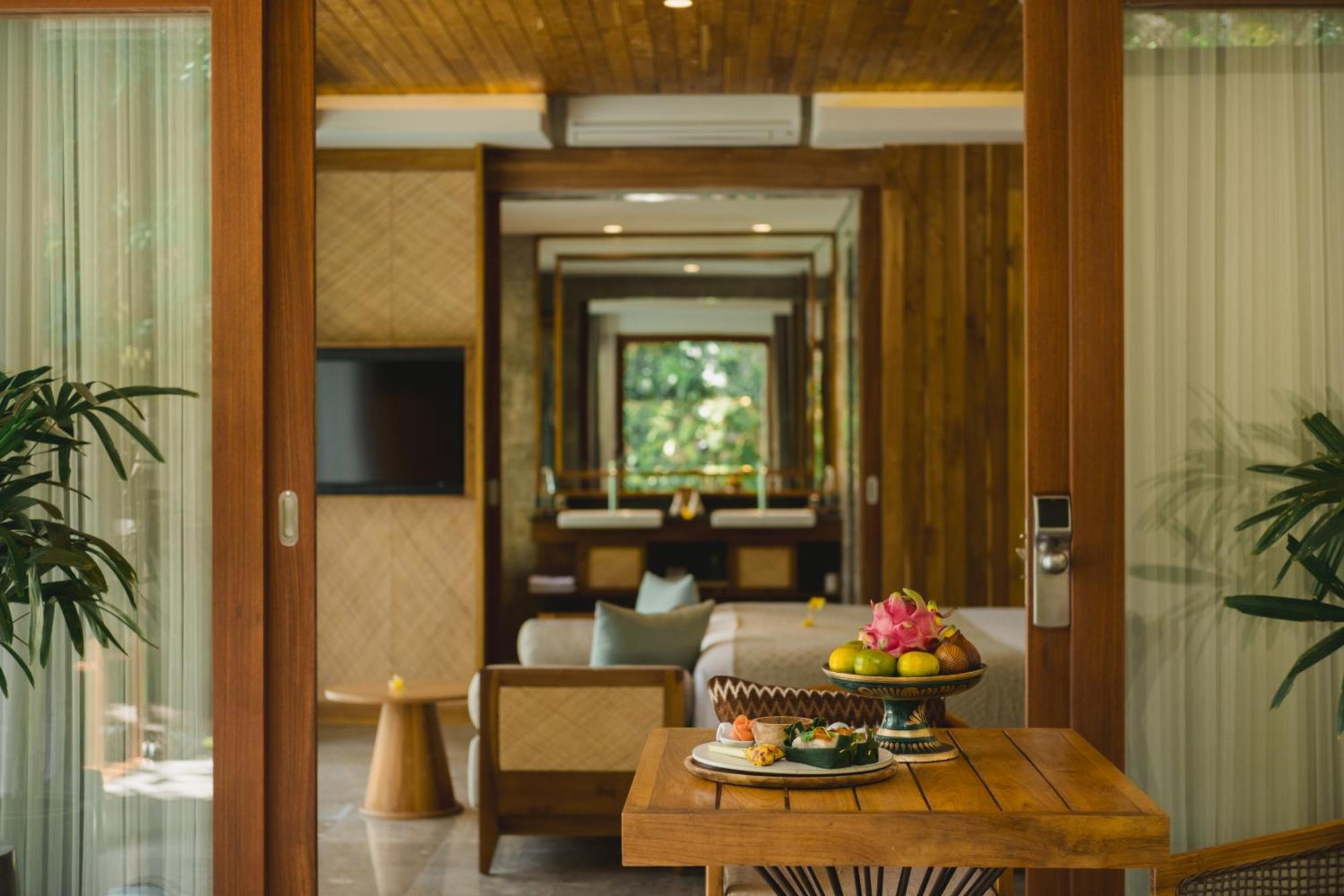 Adiwana Suweta Resort 5*