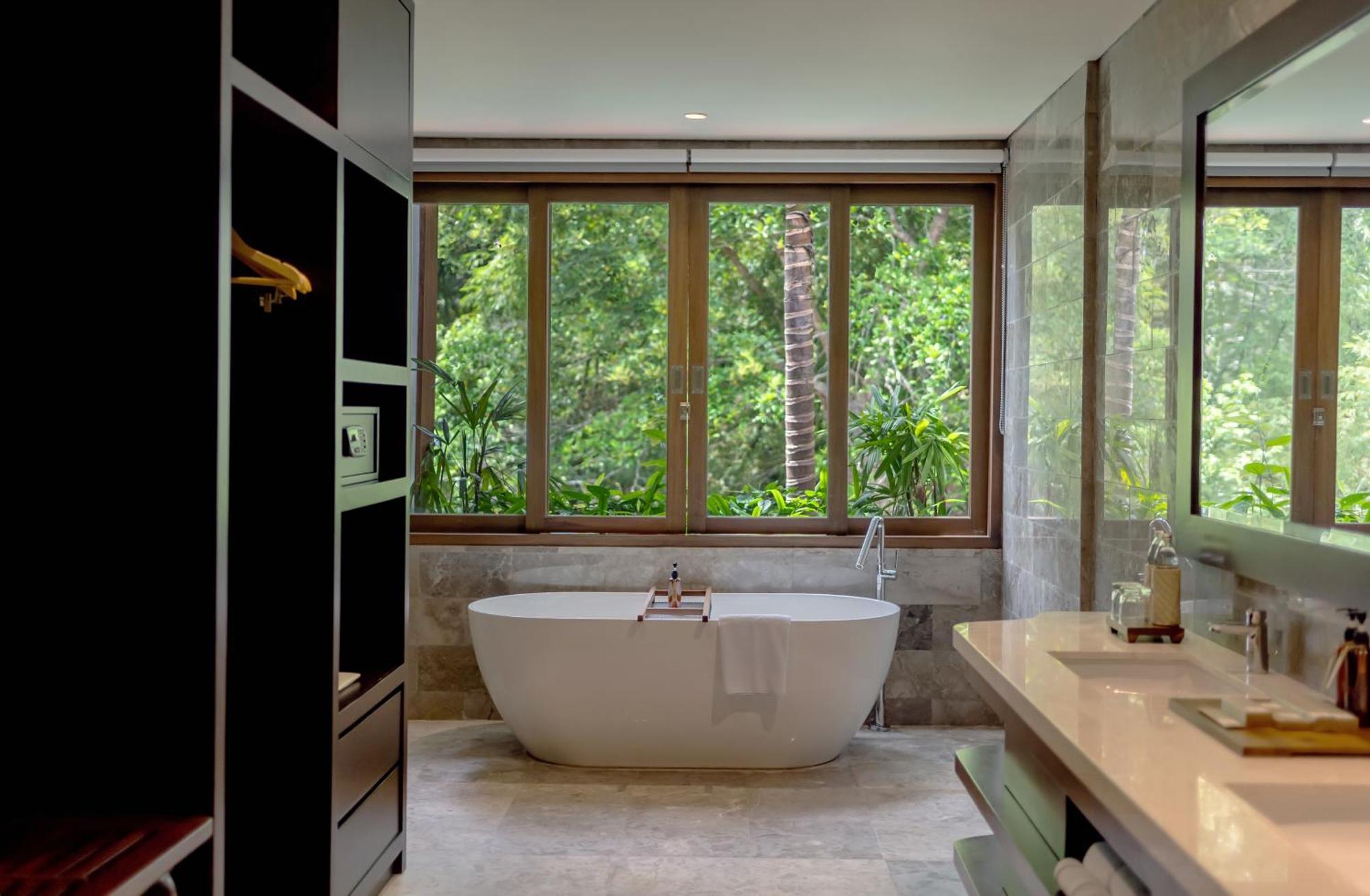 Anandadara & Hotel 5*