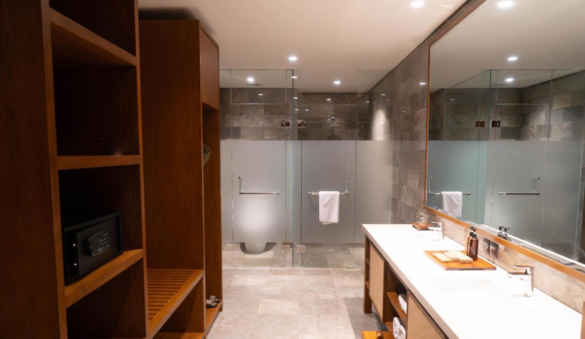 Anandadara & Hotel 5*