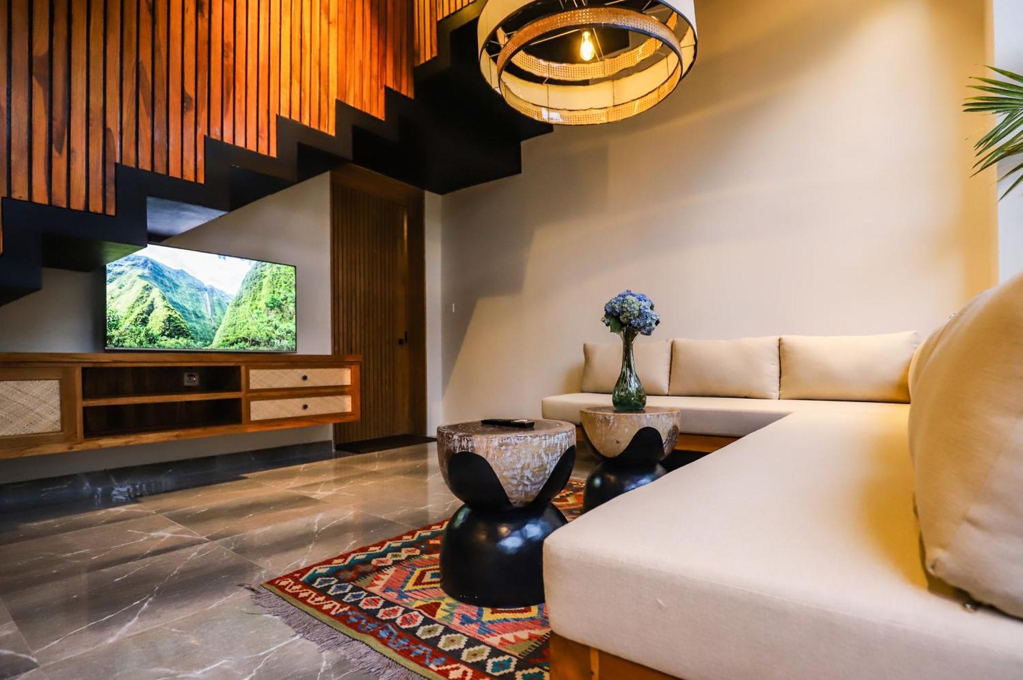 Villa Dubai - 2bdr, New, Well-equipped, East Motive *