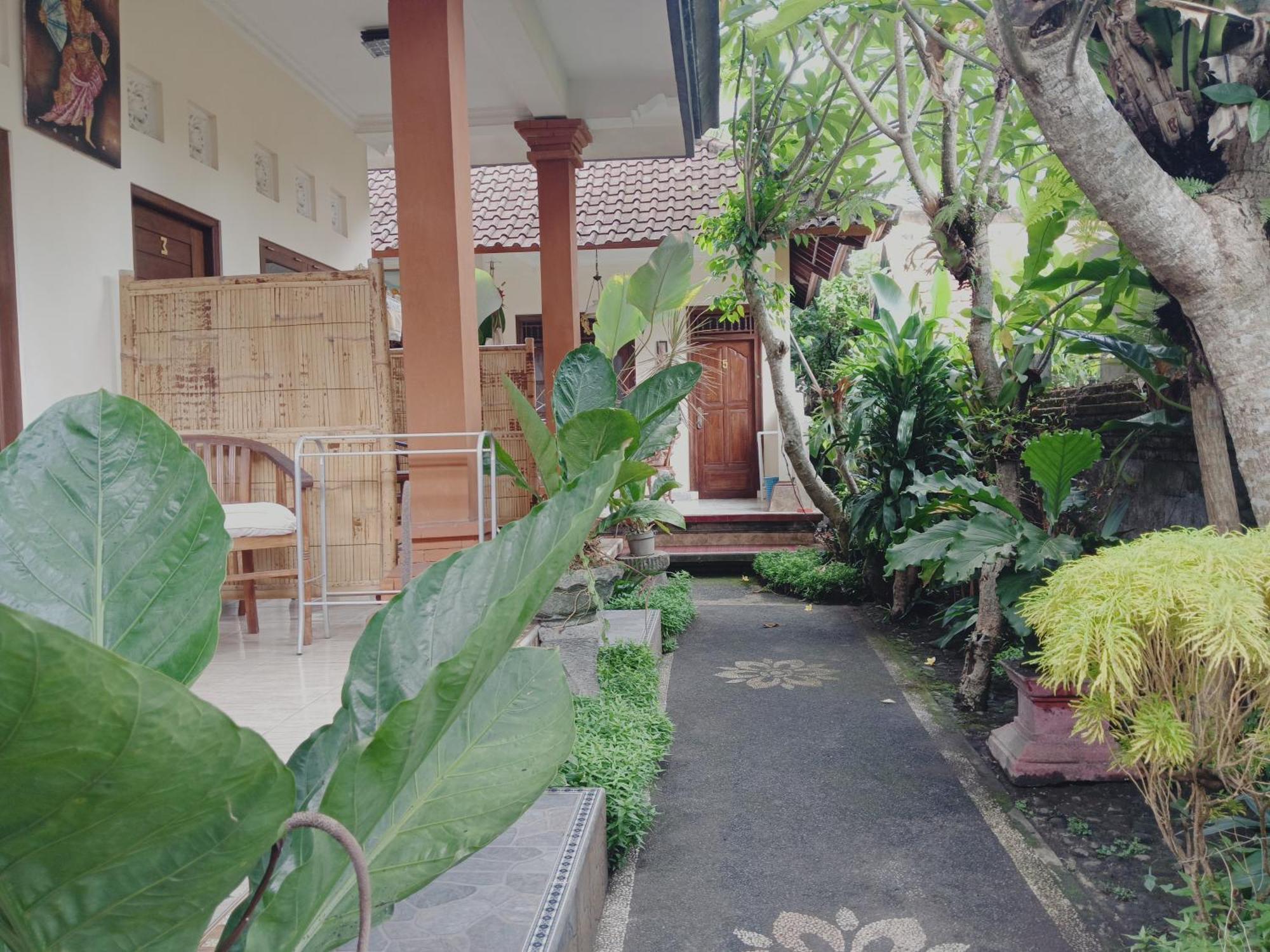 Sudana Guest house *