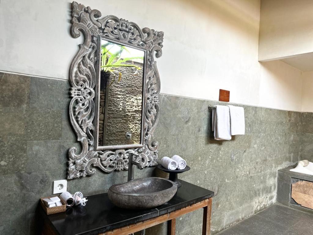Hotel Santosha &