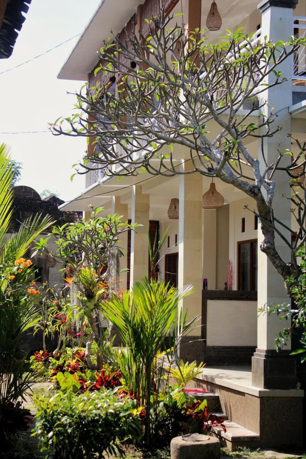 Guest house Dharma Sentana