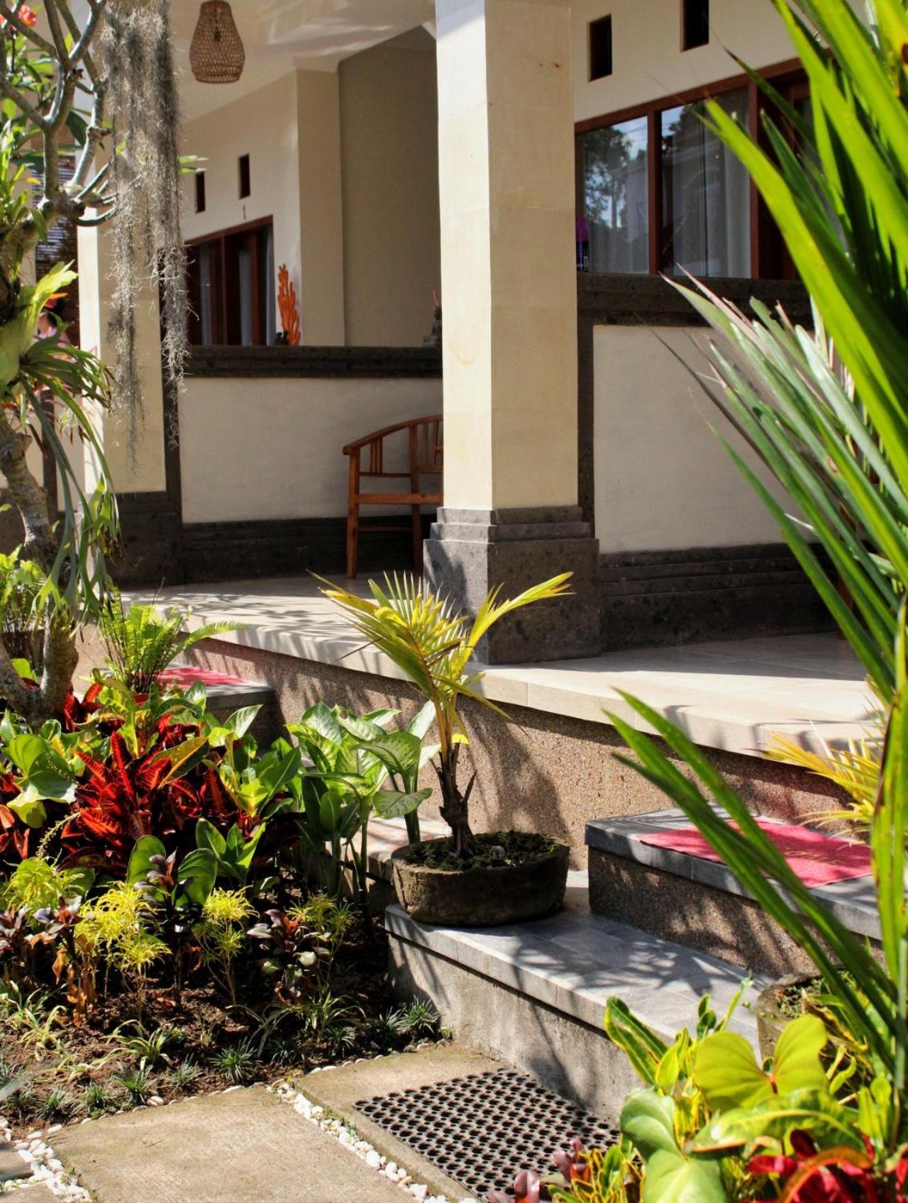 Guest house Dharma Sentana *