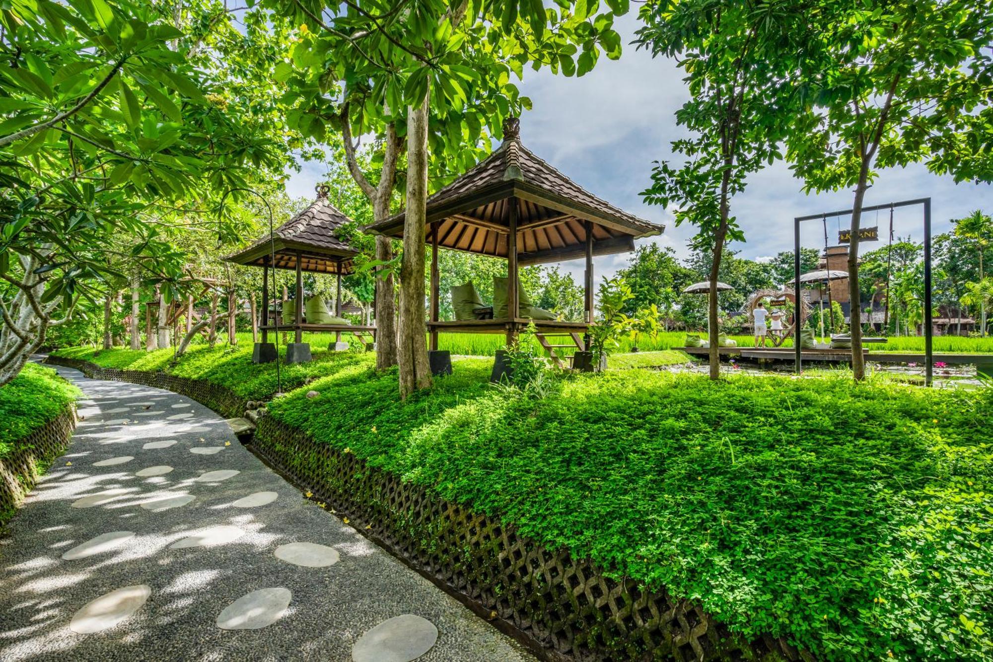 Kajane Yangloni At Bali Holiday park