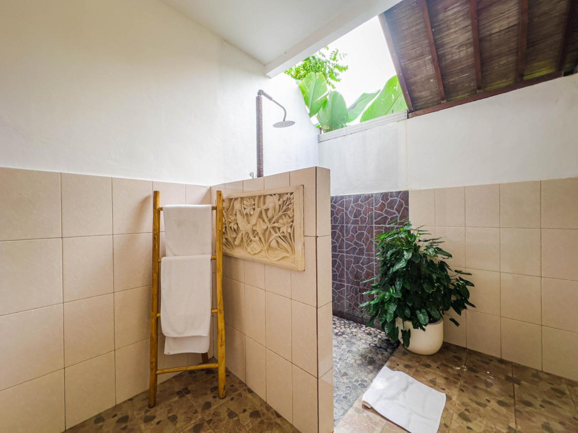 Shanti Rice Field House By Supala