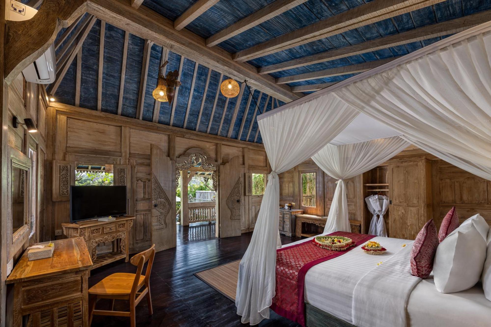 Wooden Ganeca By Pramana Villa Ubud (Bali)