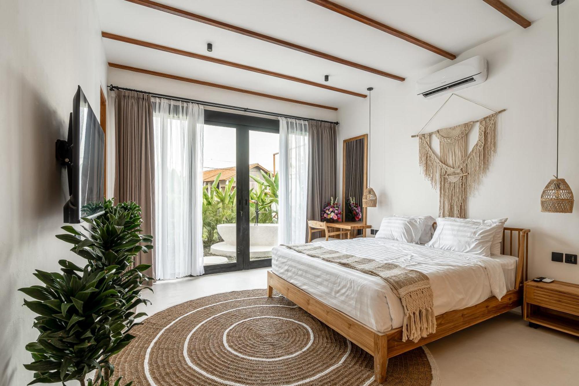 Villa Udara By Evdekimi - Sapcious 4bd Pool With Lush Garden At Artistic Center Of *