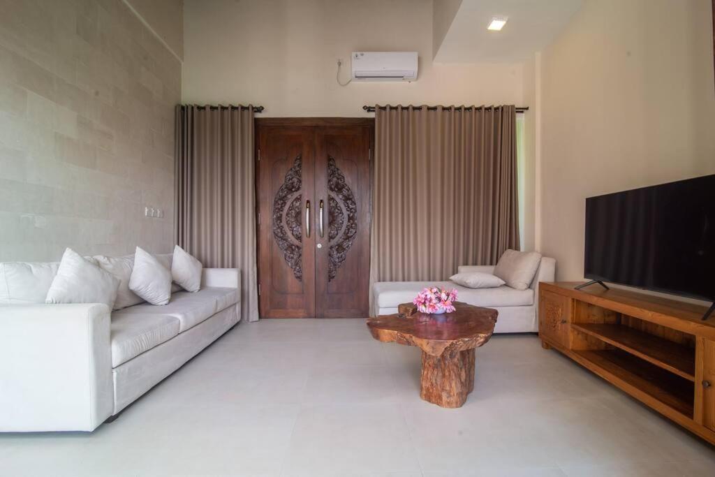 Villa Dewi 3 *
