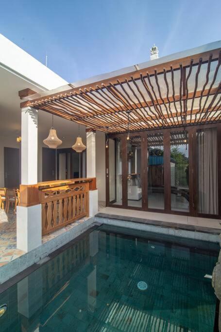 Villa Dewi 3 *