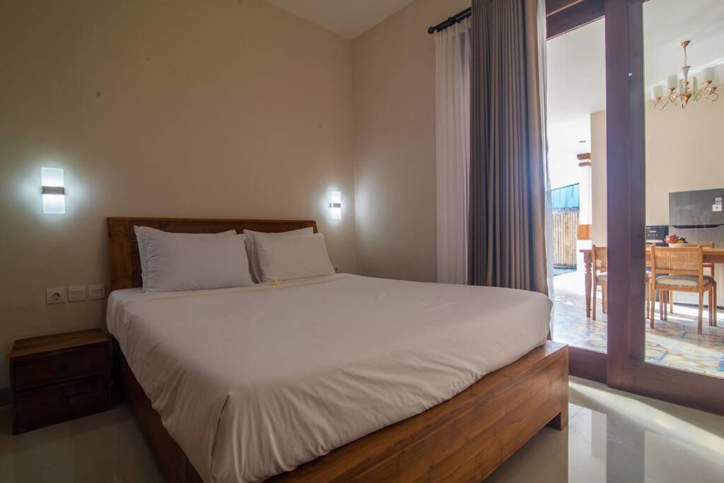 Villa Dewi 3 *