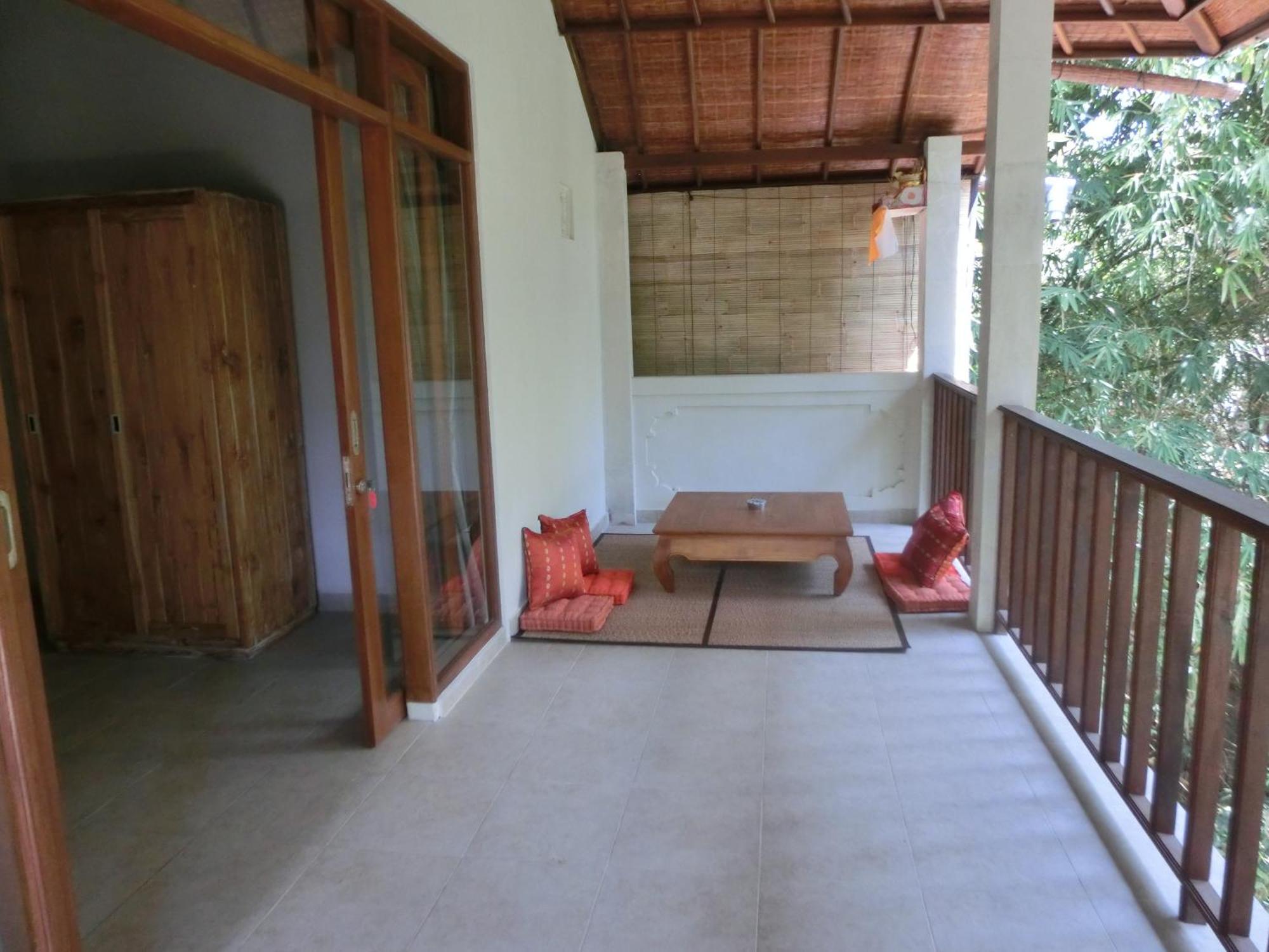 Latugu Rumah tetamu *