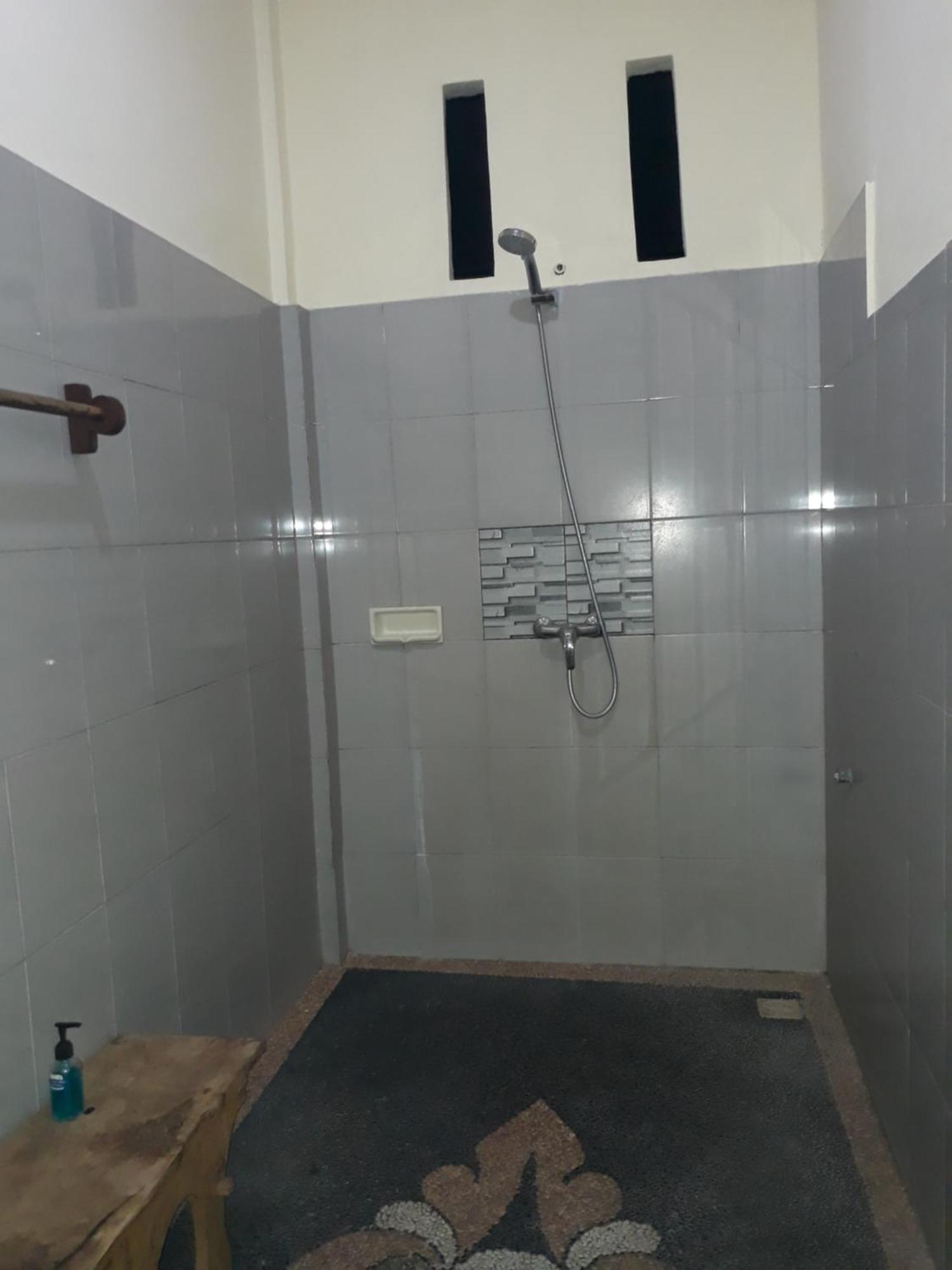 Adi House Guest house