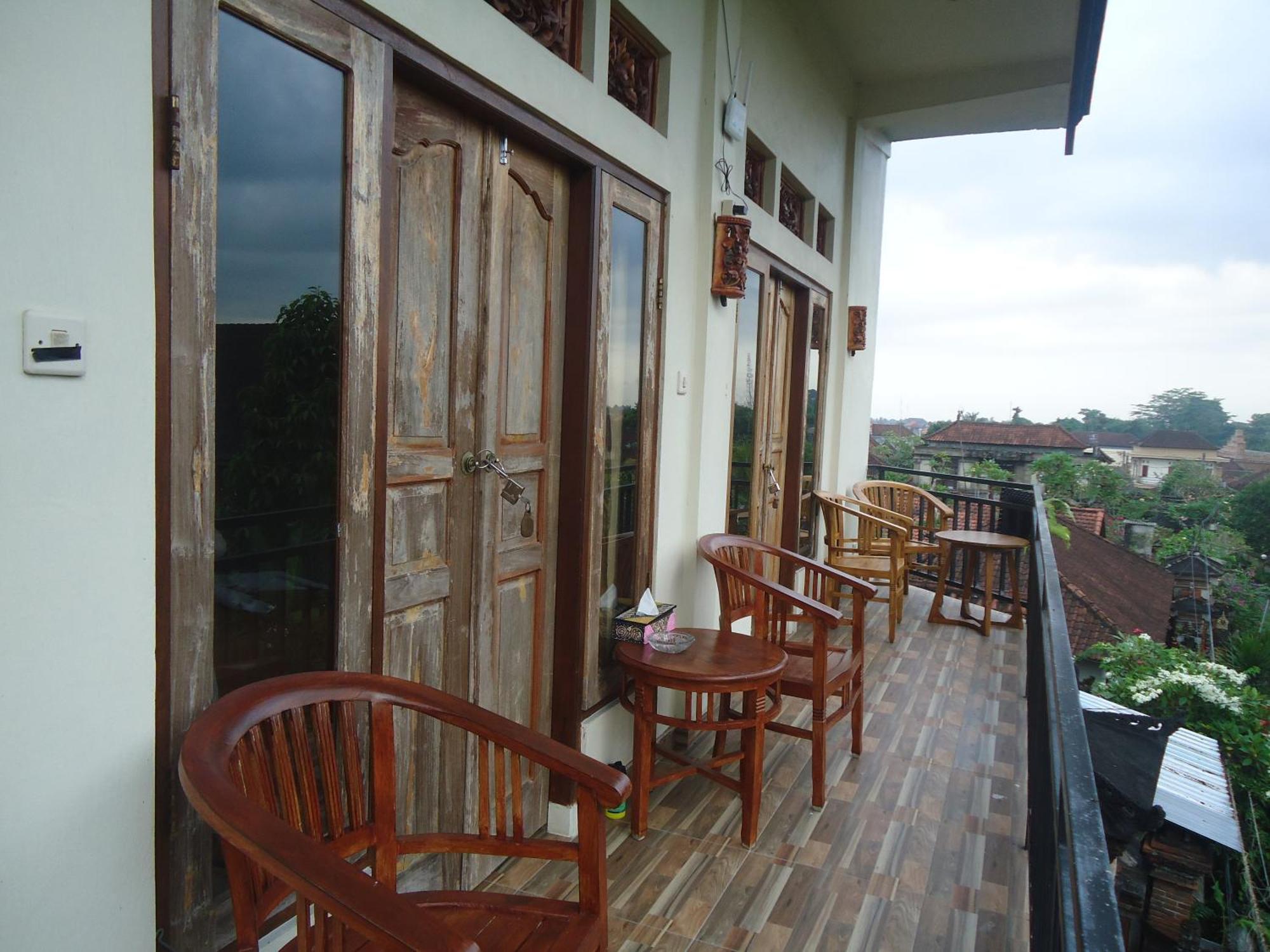 Apartment Kenari Diwang *