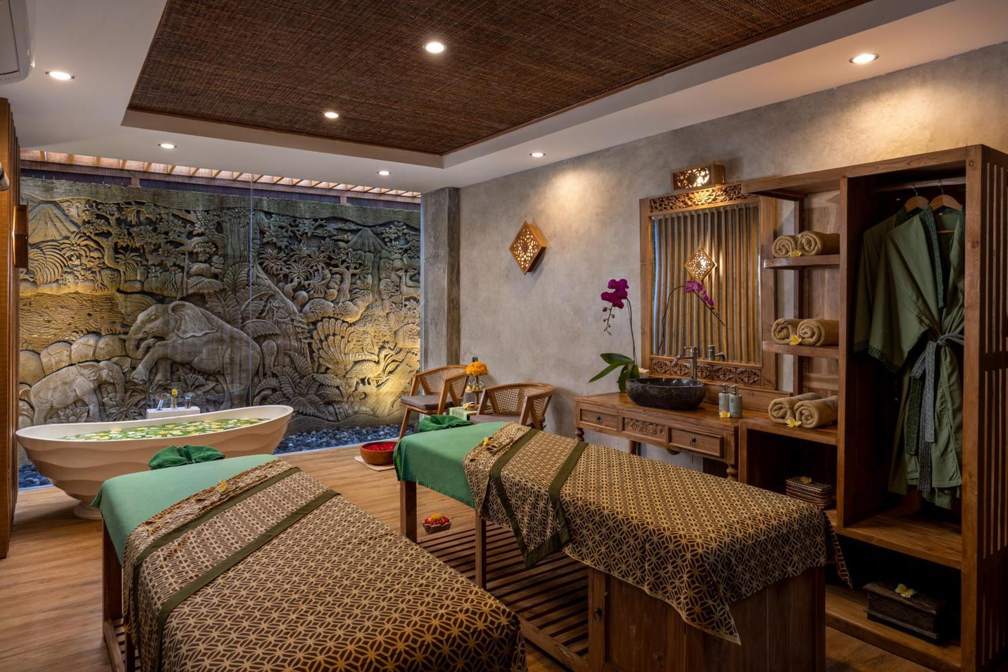 Resort The Alena Resort A Pramana Experience 5*