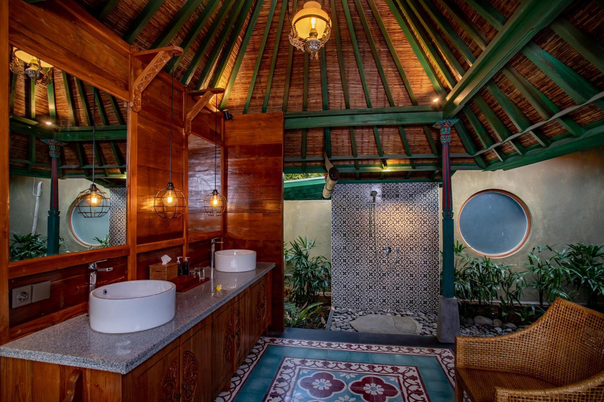 Hotel Arya Arkananta & 4*