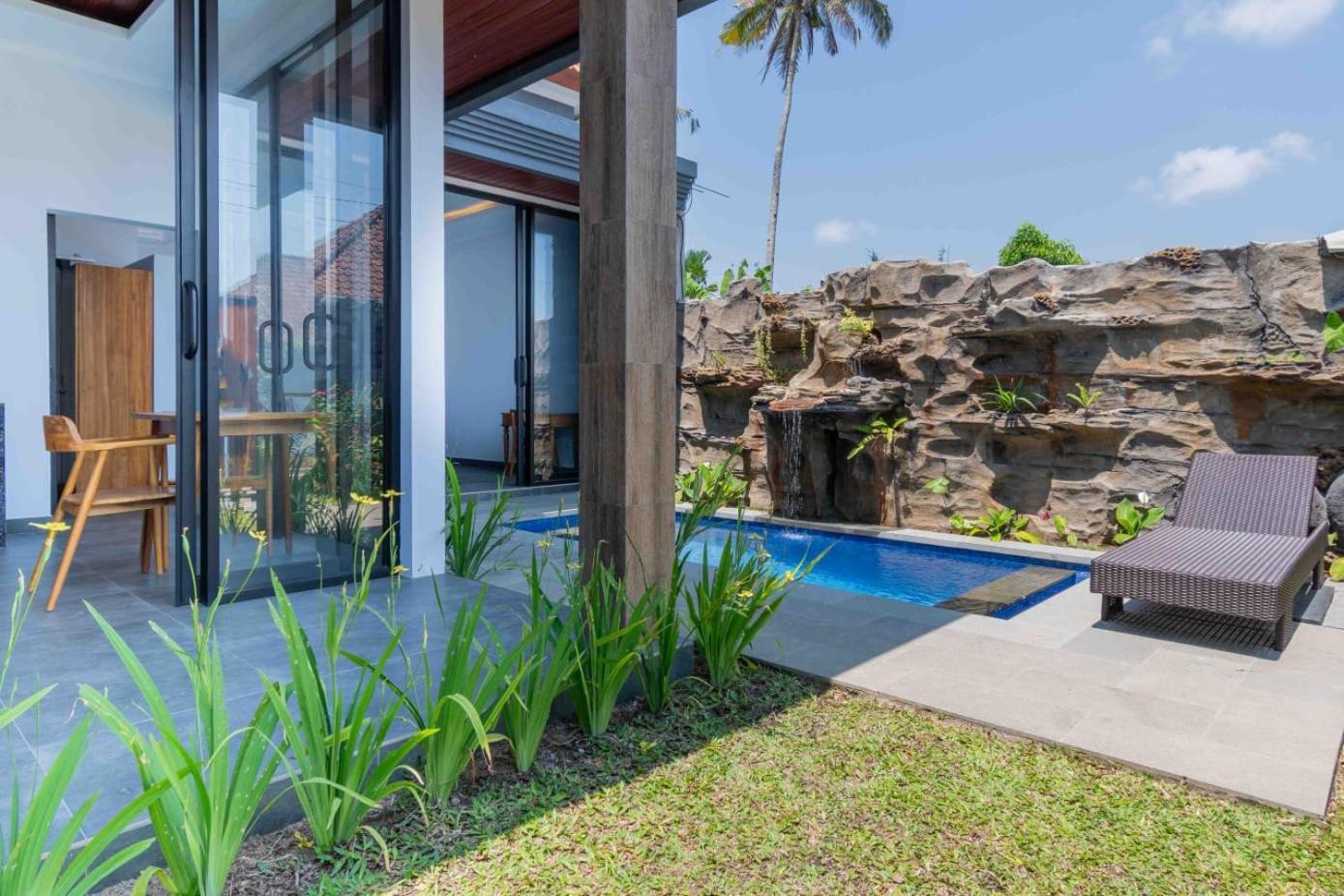Semanggi Private Villa *