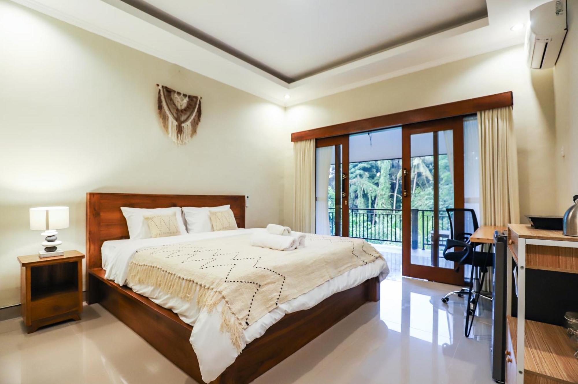 Modern W/ Desk, Office Chair & Kitchenette /3 Ubud (Bali)