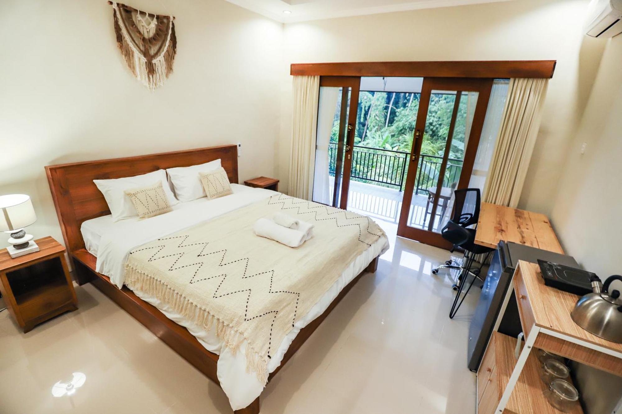 Modern W/ Desk, Office Chair & Kitchenette /3 * Ubud (Bali)