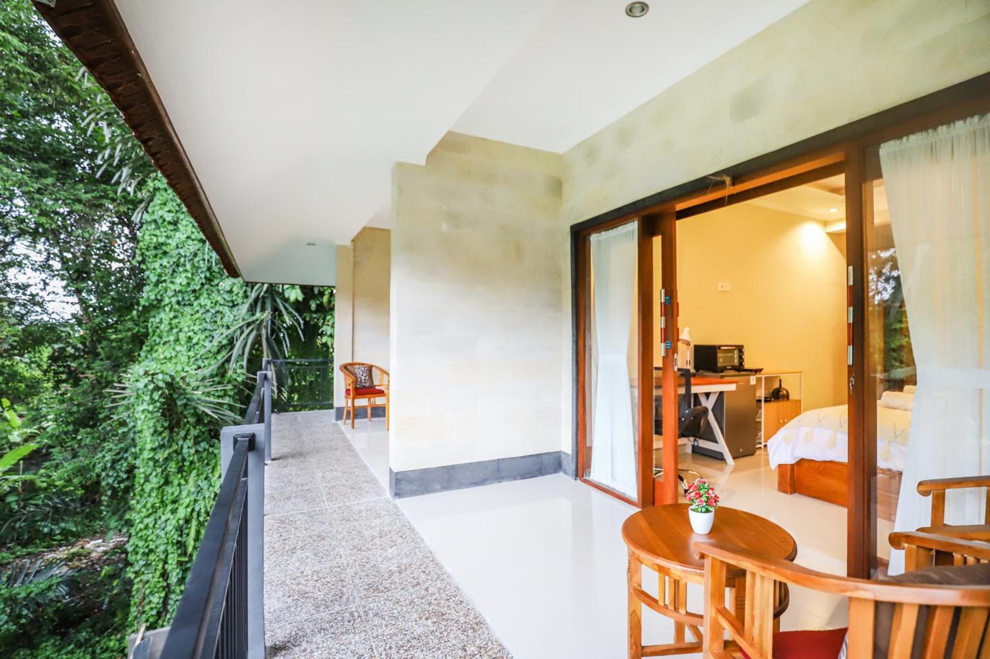 Modern W/ Desk, Office Chair & Kitchenette /3 * Ubud (Bali)