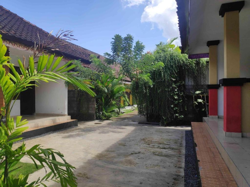 Oyo 90547 Saren Anyar Hotel 2*