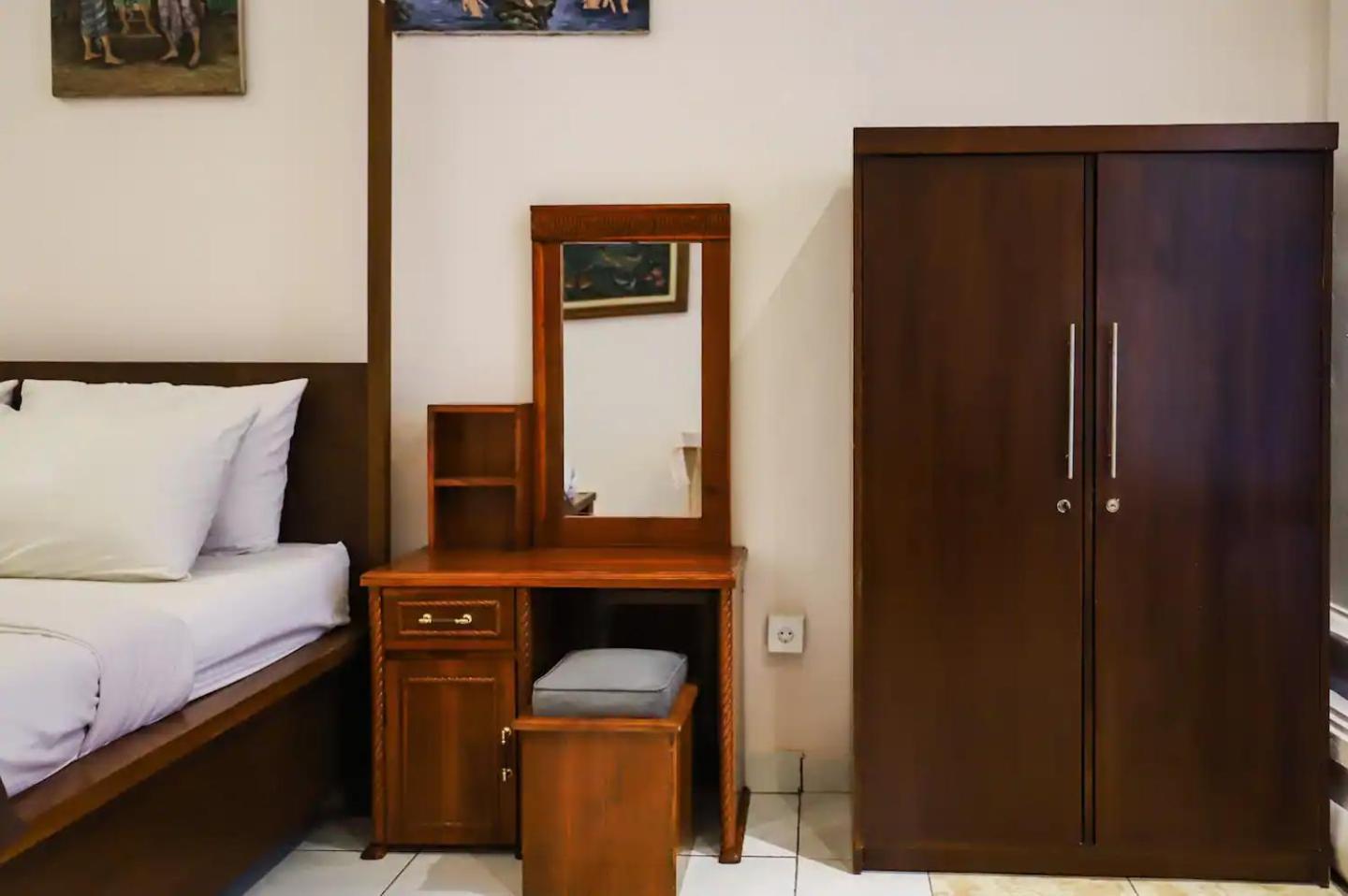 Guest house Simple Classic With Own Kitchen & Shared Pool