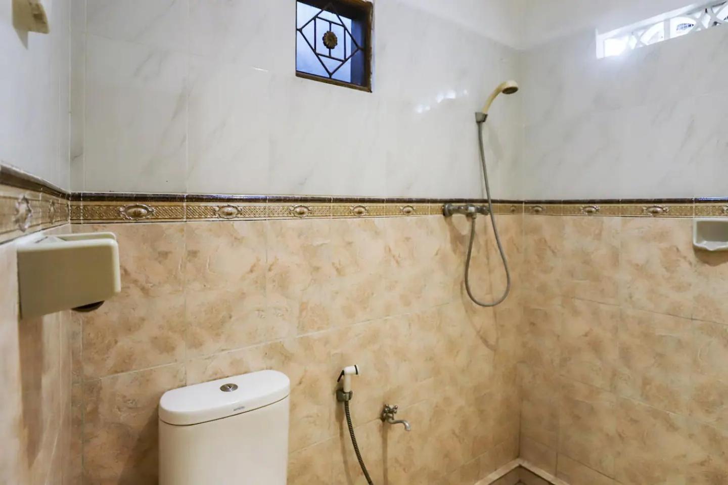 Simple Classic With Own Kitchen & Shared Pool Guest house *