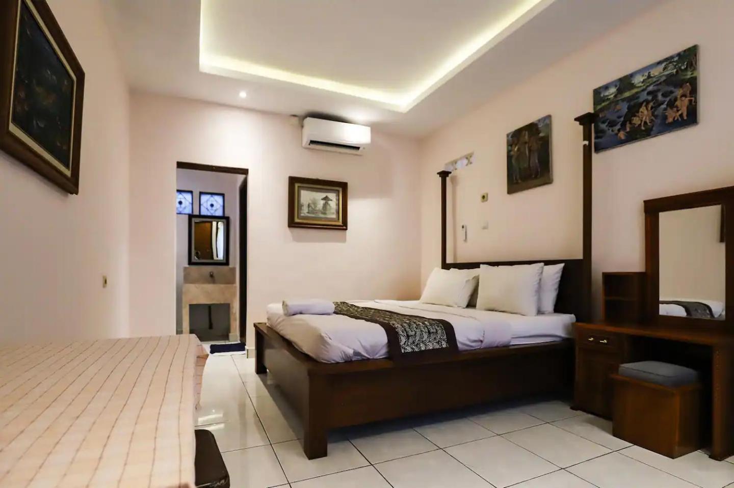 Simple Classic With Own Kitchen & Shared Pool *