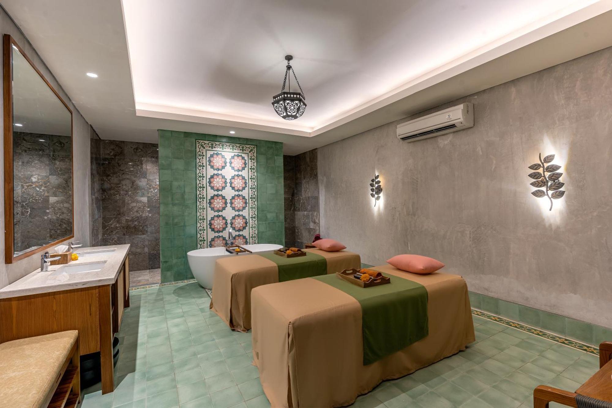 Anandadara & Hotel 5*