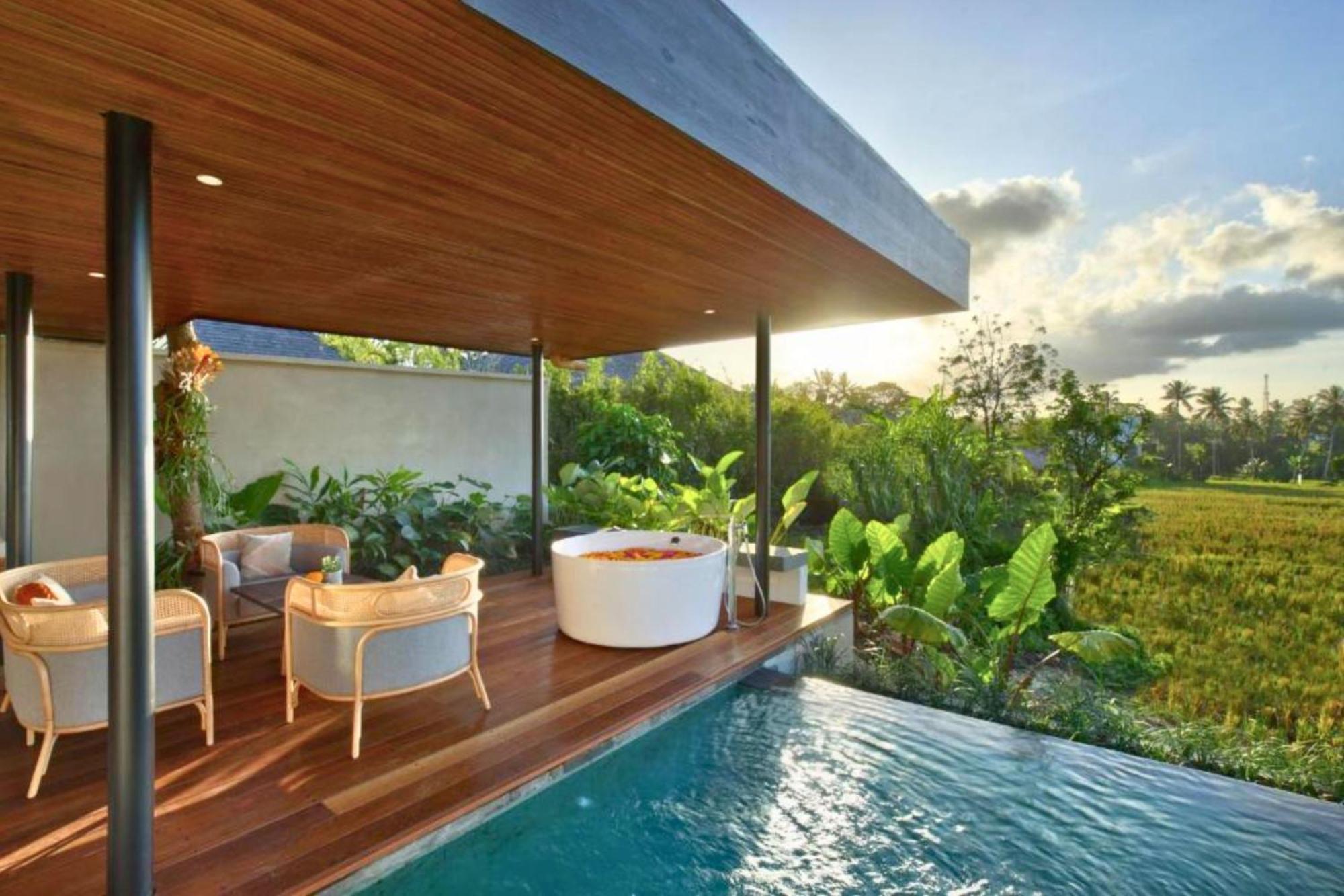 Entire 2br Royal Ricefield Pool Zn56 *