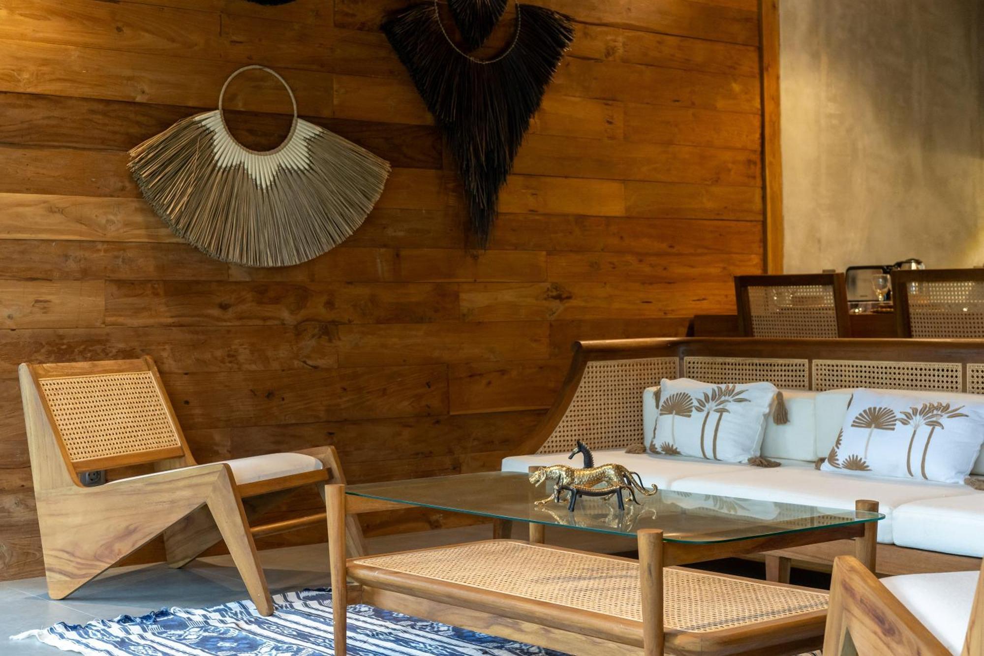 Villa Kayu Retreat - Traditional Luxe In Calm Area Of