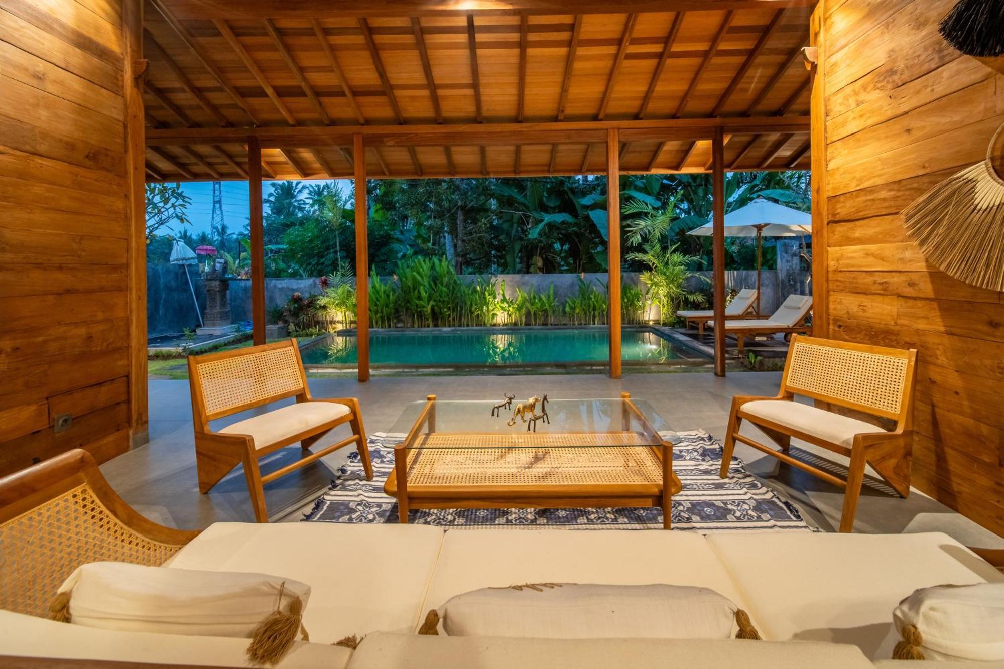 Kayu Retreat - Traditional Luxe In Calm Area Of Villa Ubud (Bali)