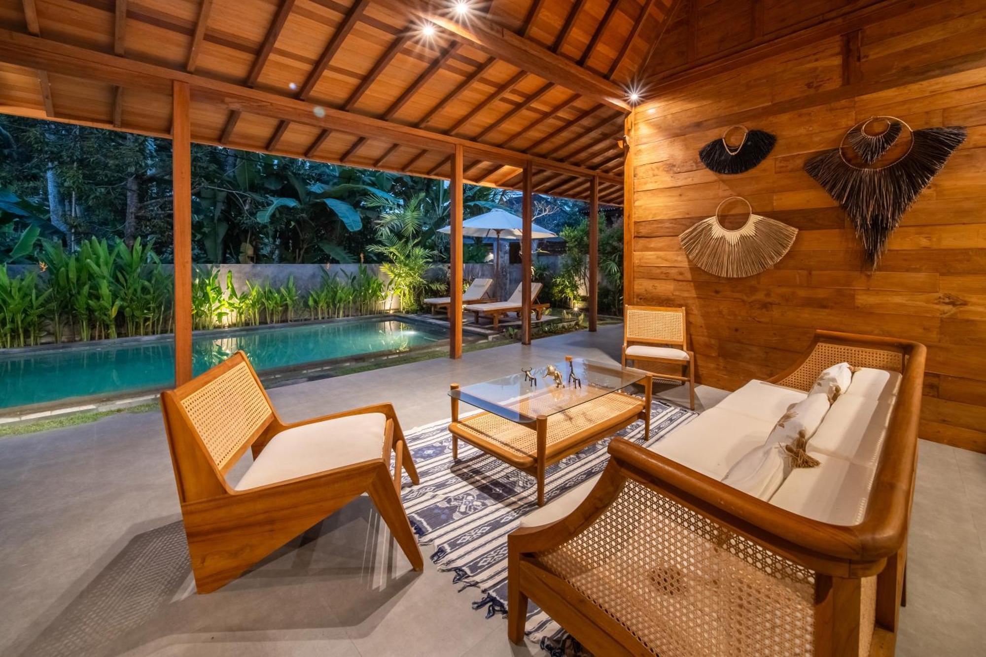 Kayu Retreat - Traditional Luxe In Calm Area Of *