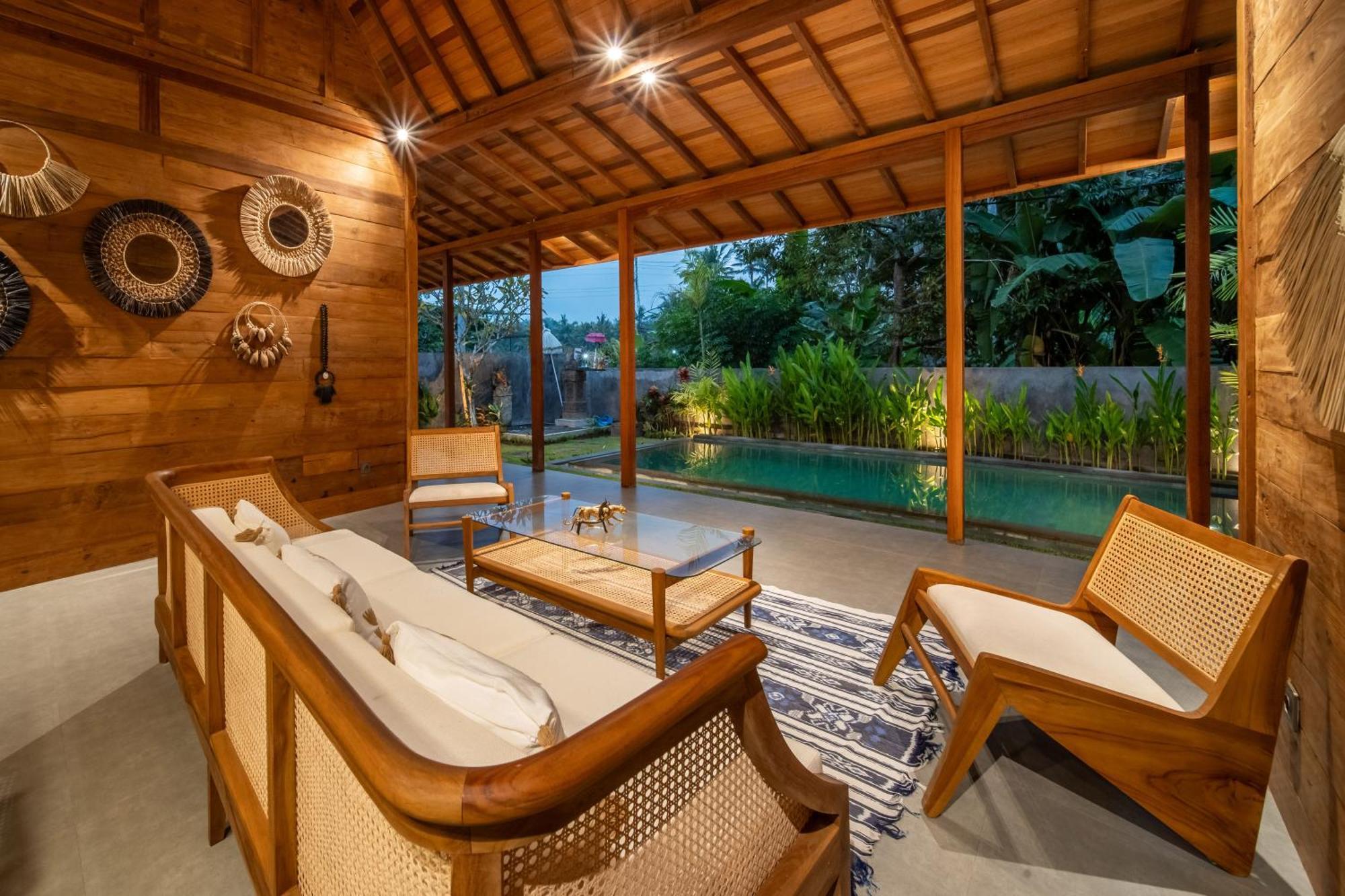 Kayu Retreat - Traditional Luxe In Calm Area Of Villa Ubud (Bali)