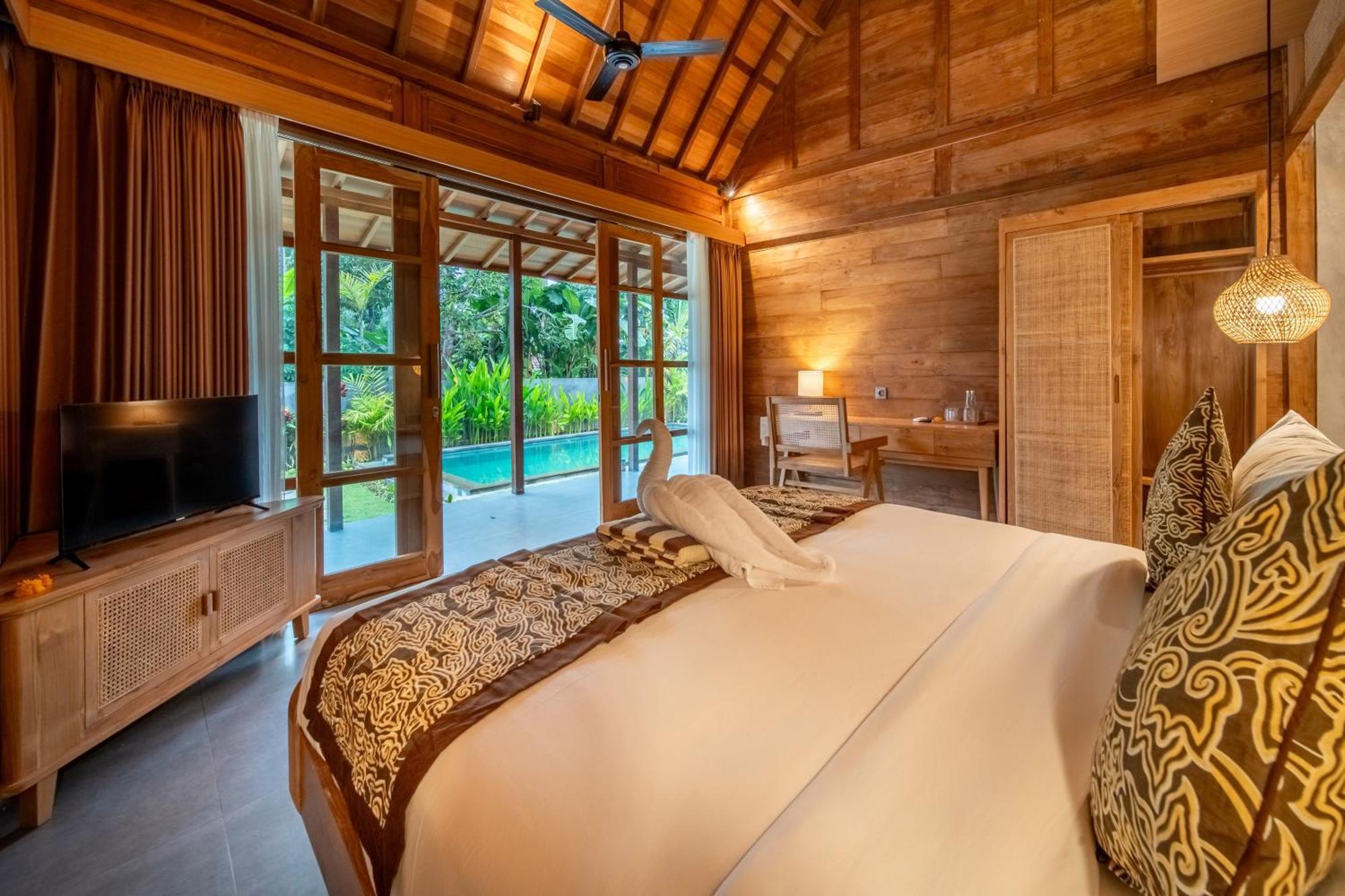 Kayu Retreat - Traditional Luxe In Calm Area Of Villa