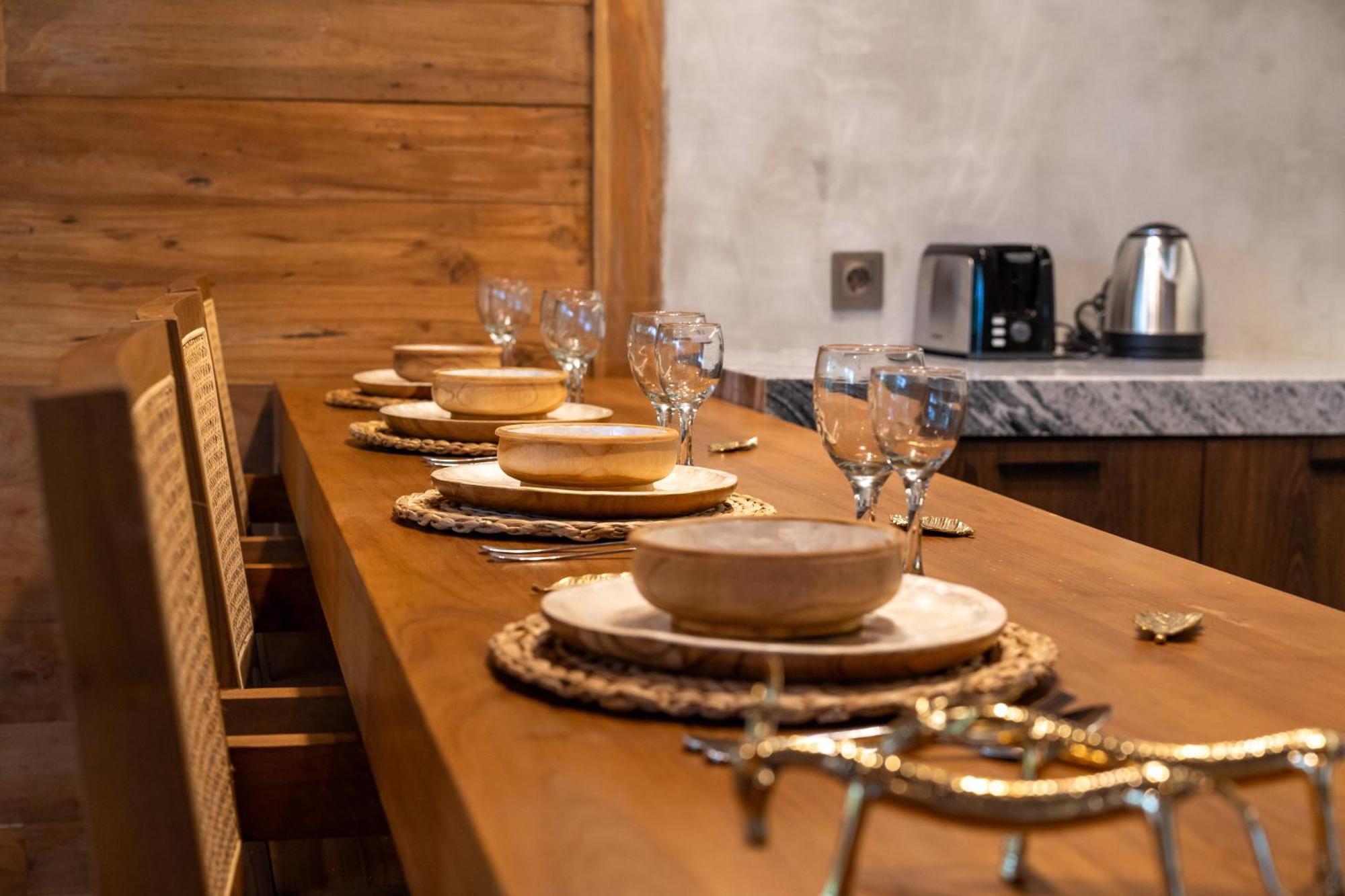 Kayu Retreat - Traditional Luxe In Calm Area Of *