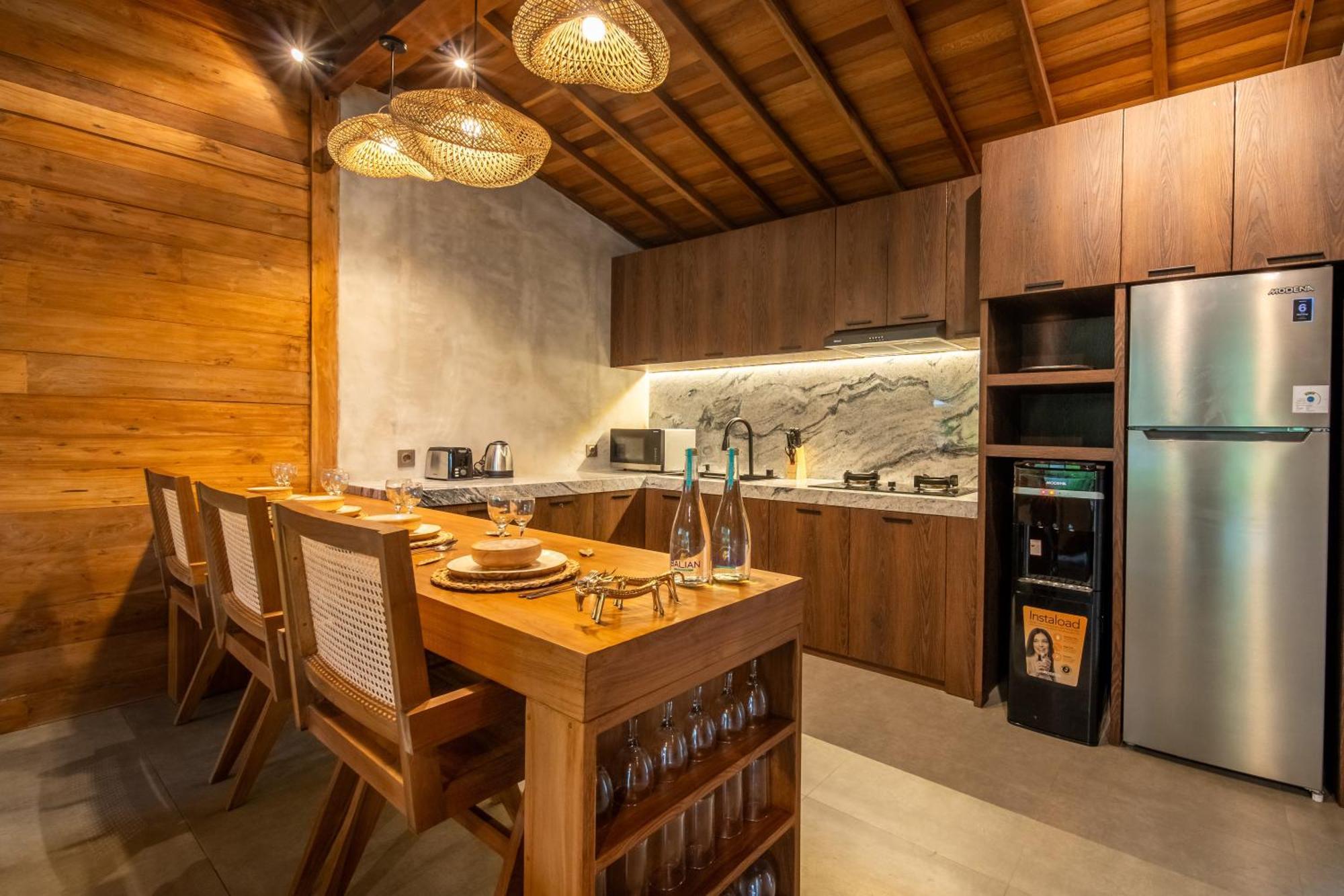Kayu Retreat - Traditional Luxe In Calm Area Of Villa