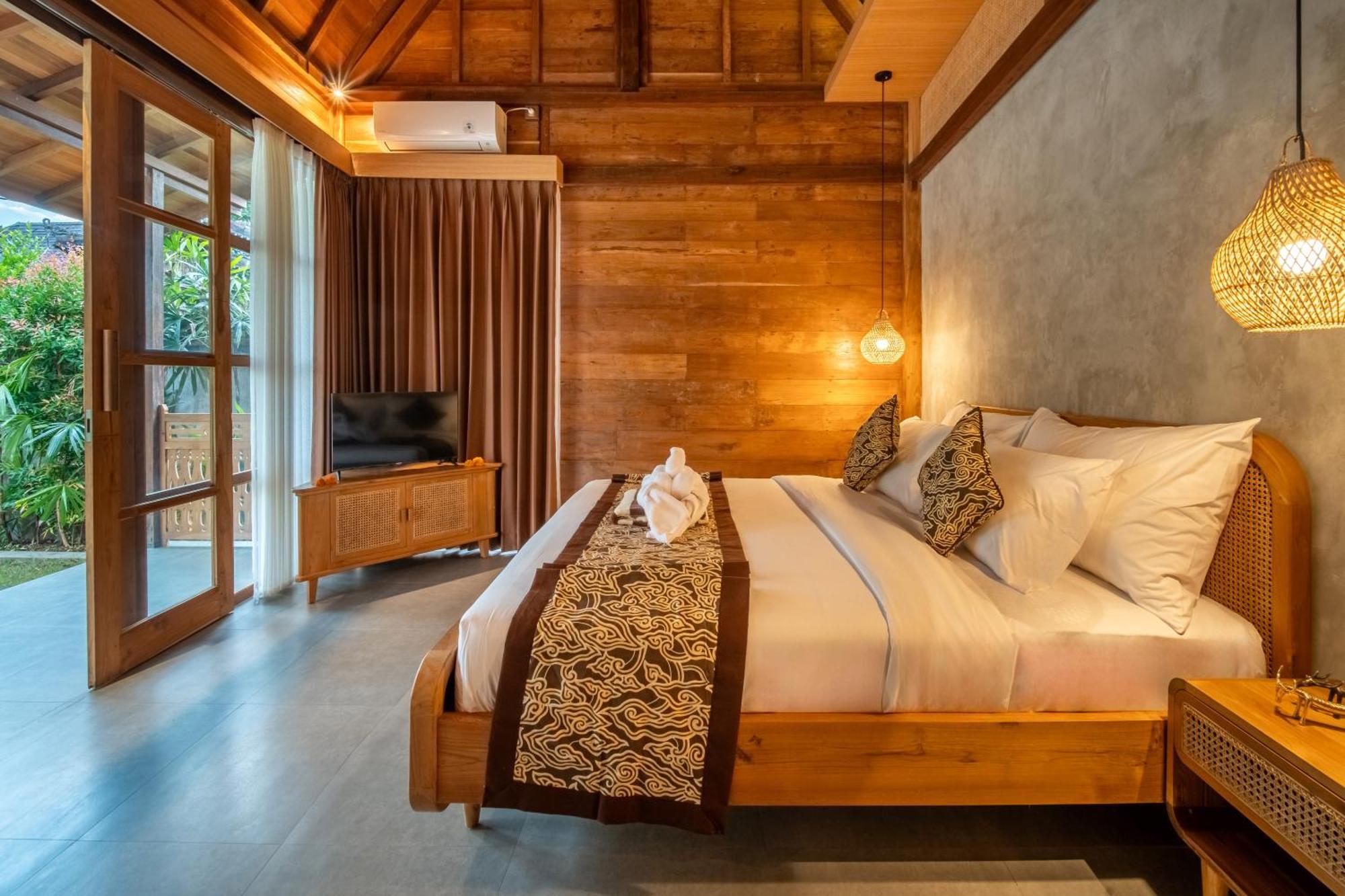 Villa Kayu Retreat - Traditional Luxe In Calm Area Of