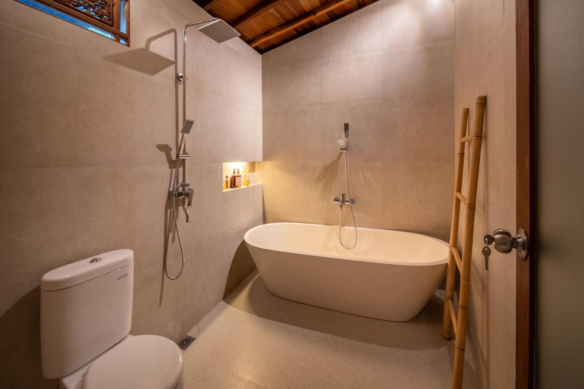 Kayu Retreat - Traditional Luxe In Calm Area Of *