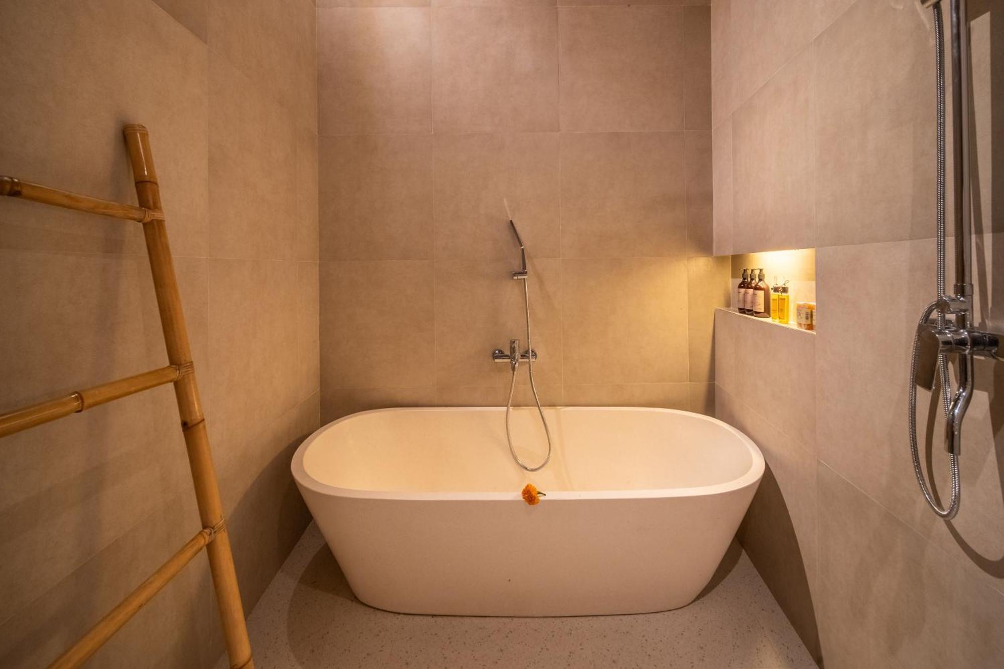 Kayu Retreat - Traditional Luxe In Calm Area Of