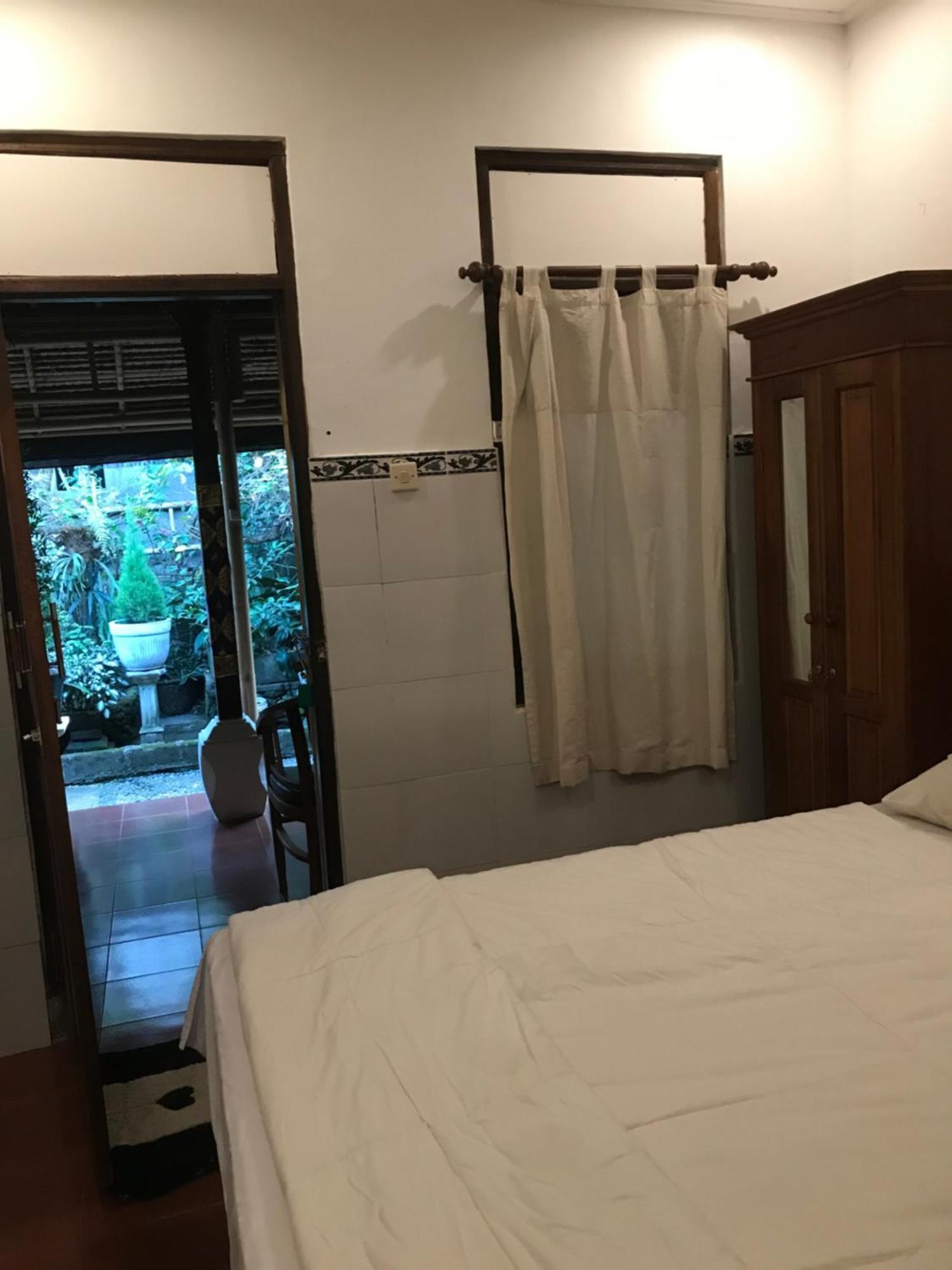 1bd In Family Compound1, 15 Minute Walk To Yoga Barn Homestay *