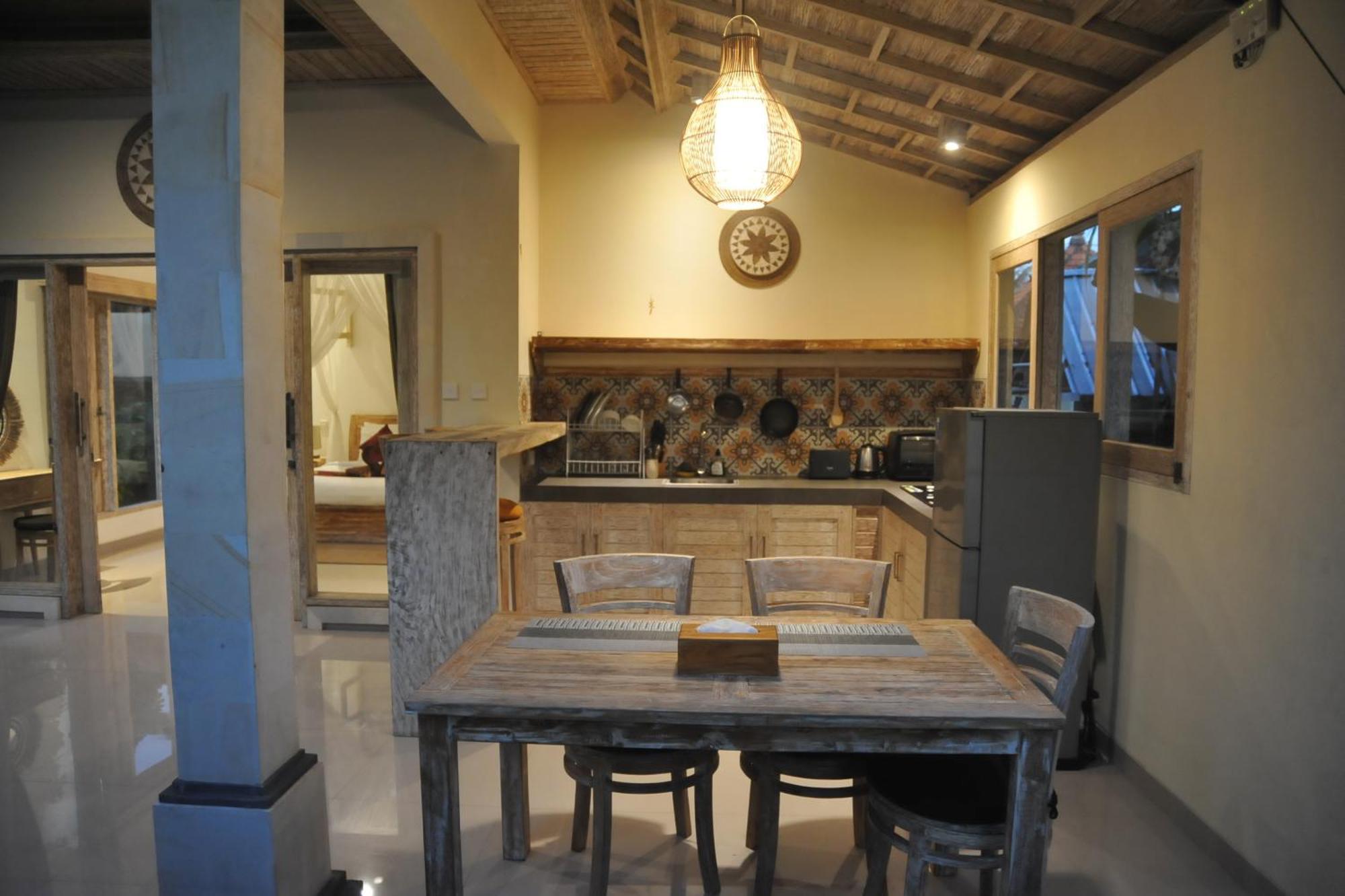 Ampi House *