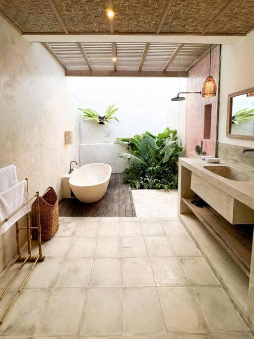Natural And Peaceful Sentosa Villa *