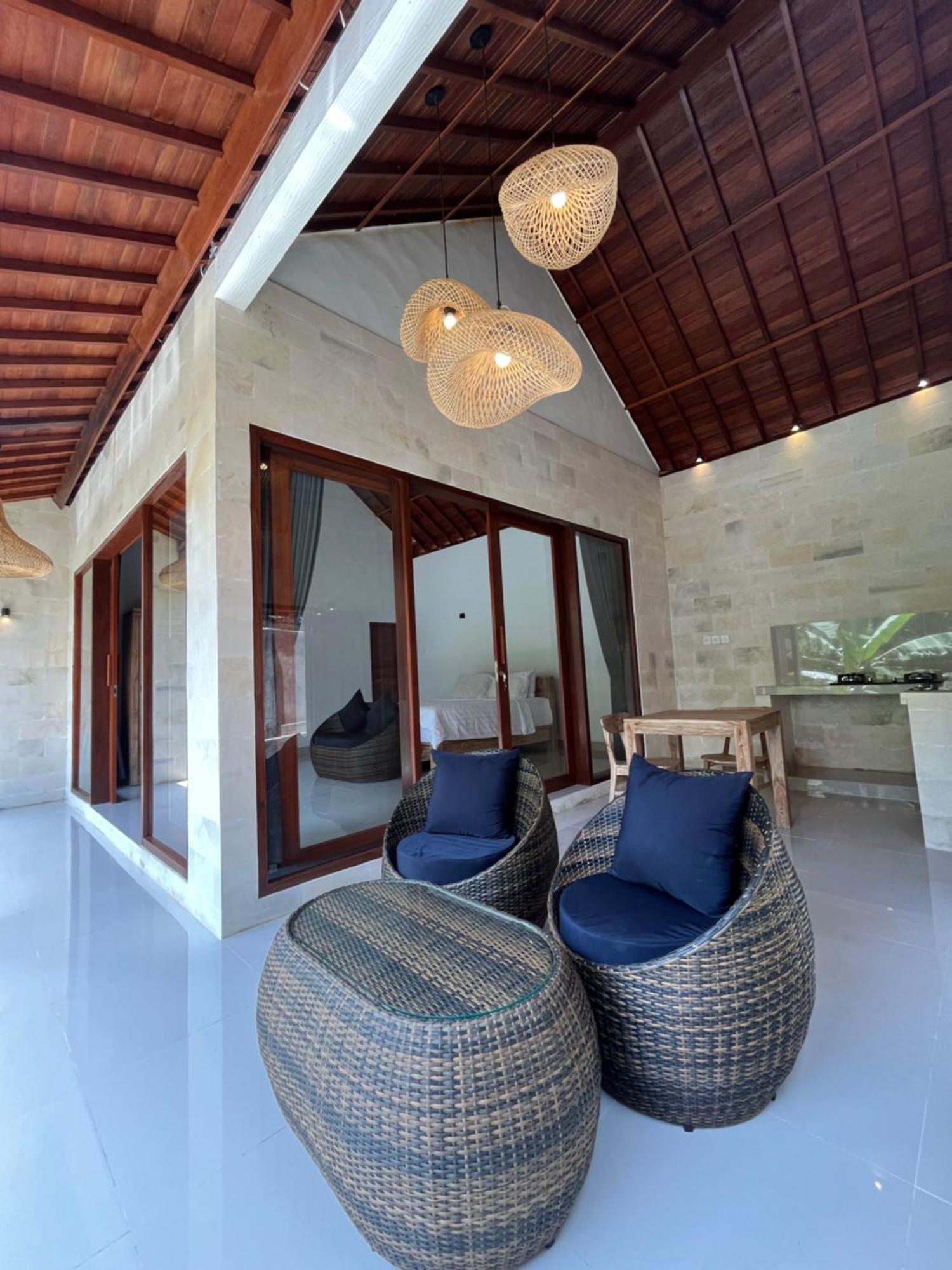 Pis Bolong House Ferienhaus *