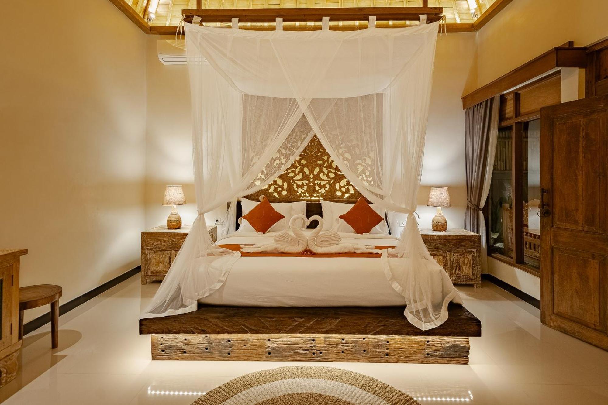 Ari Yudha Villa *