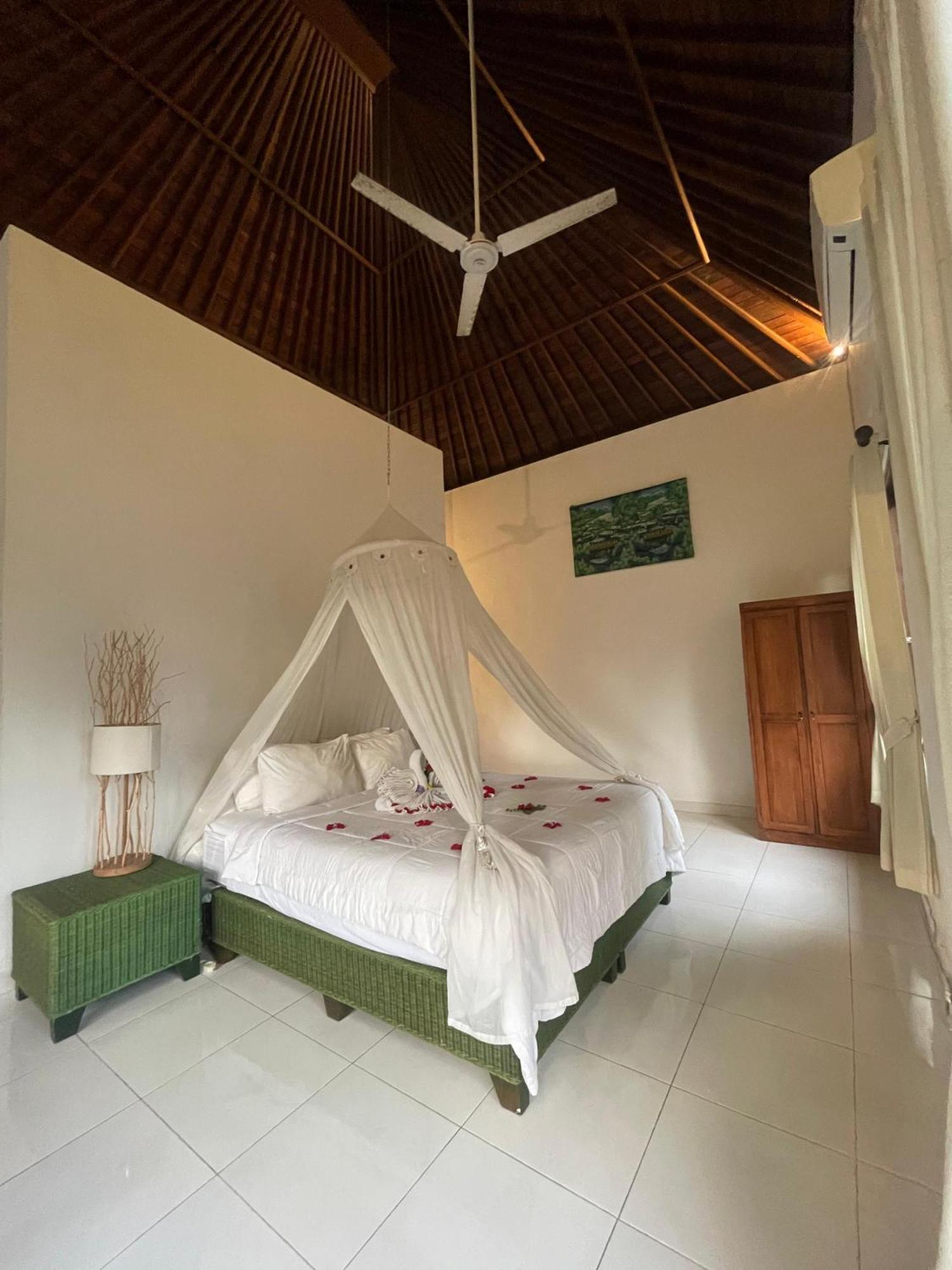 One Bedroom Private Pool And Kitchen *