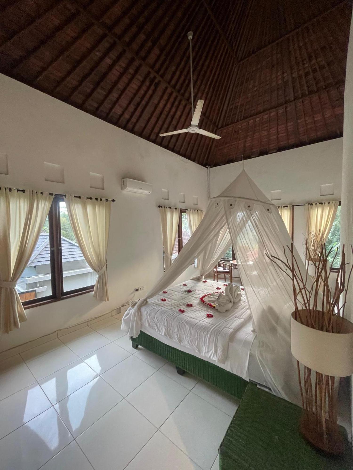 One Bedroom Private Pool And Kitchen