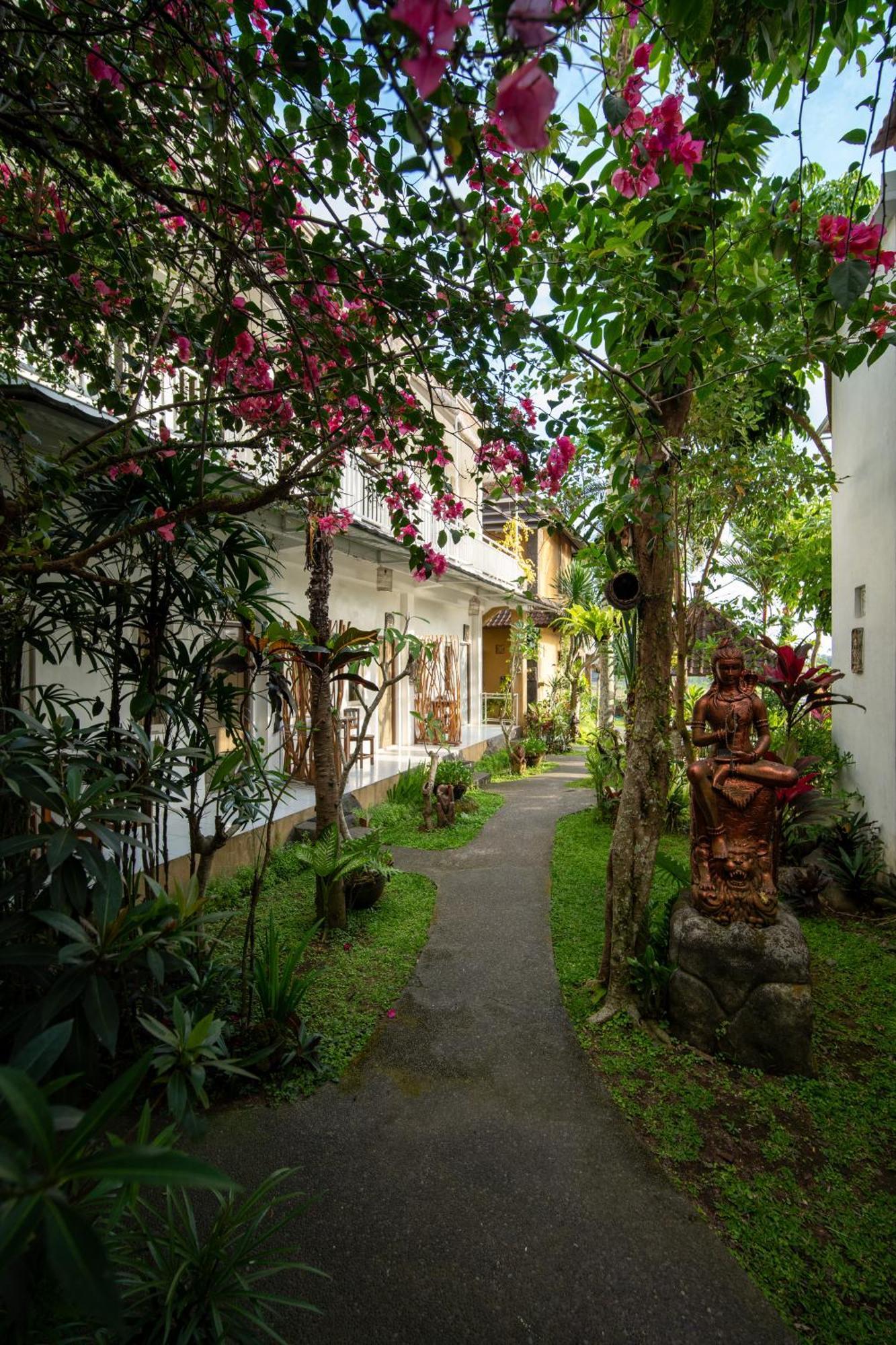 Kubu Sari Guest house