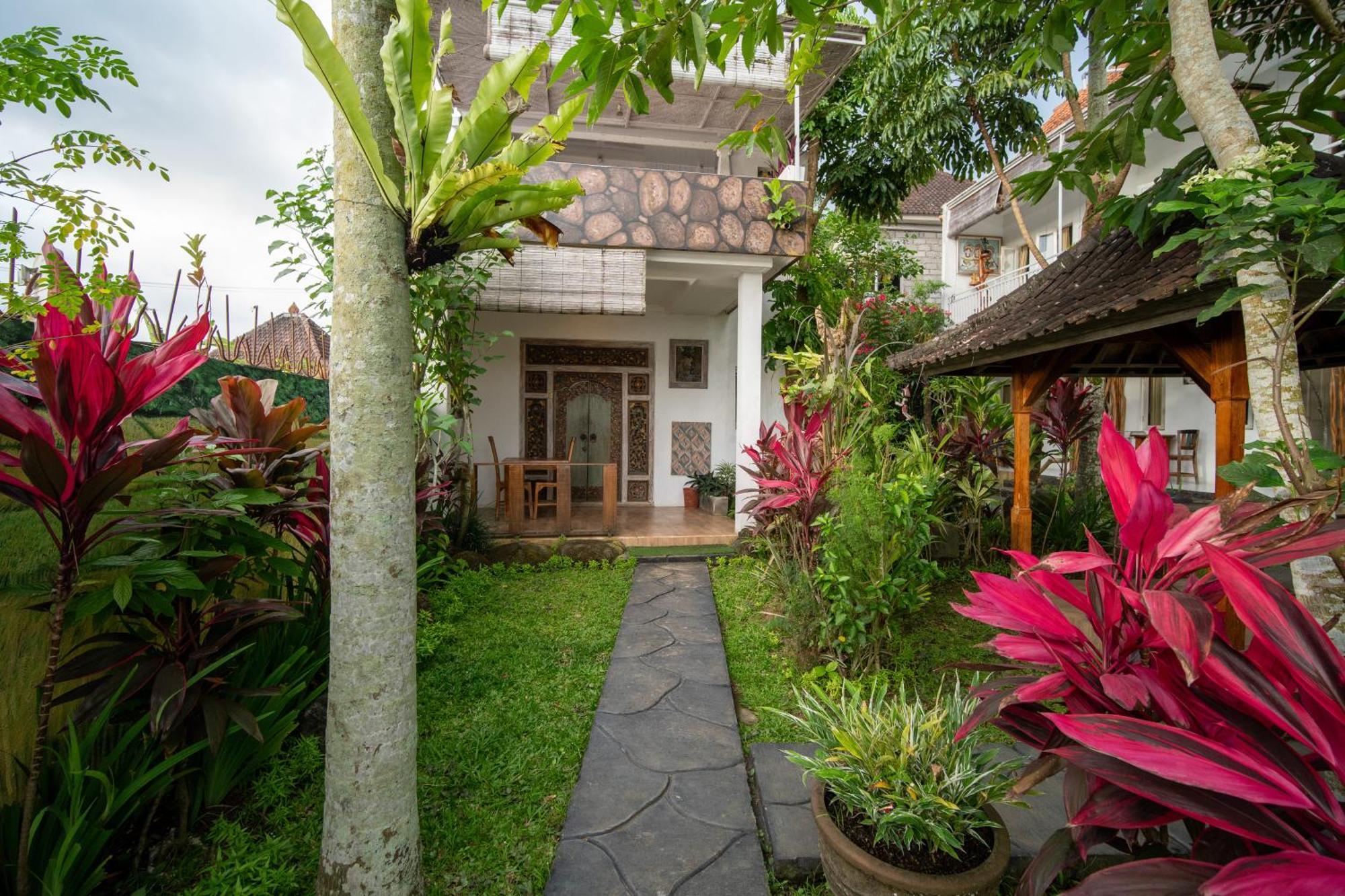 Kubu Sari Guest house