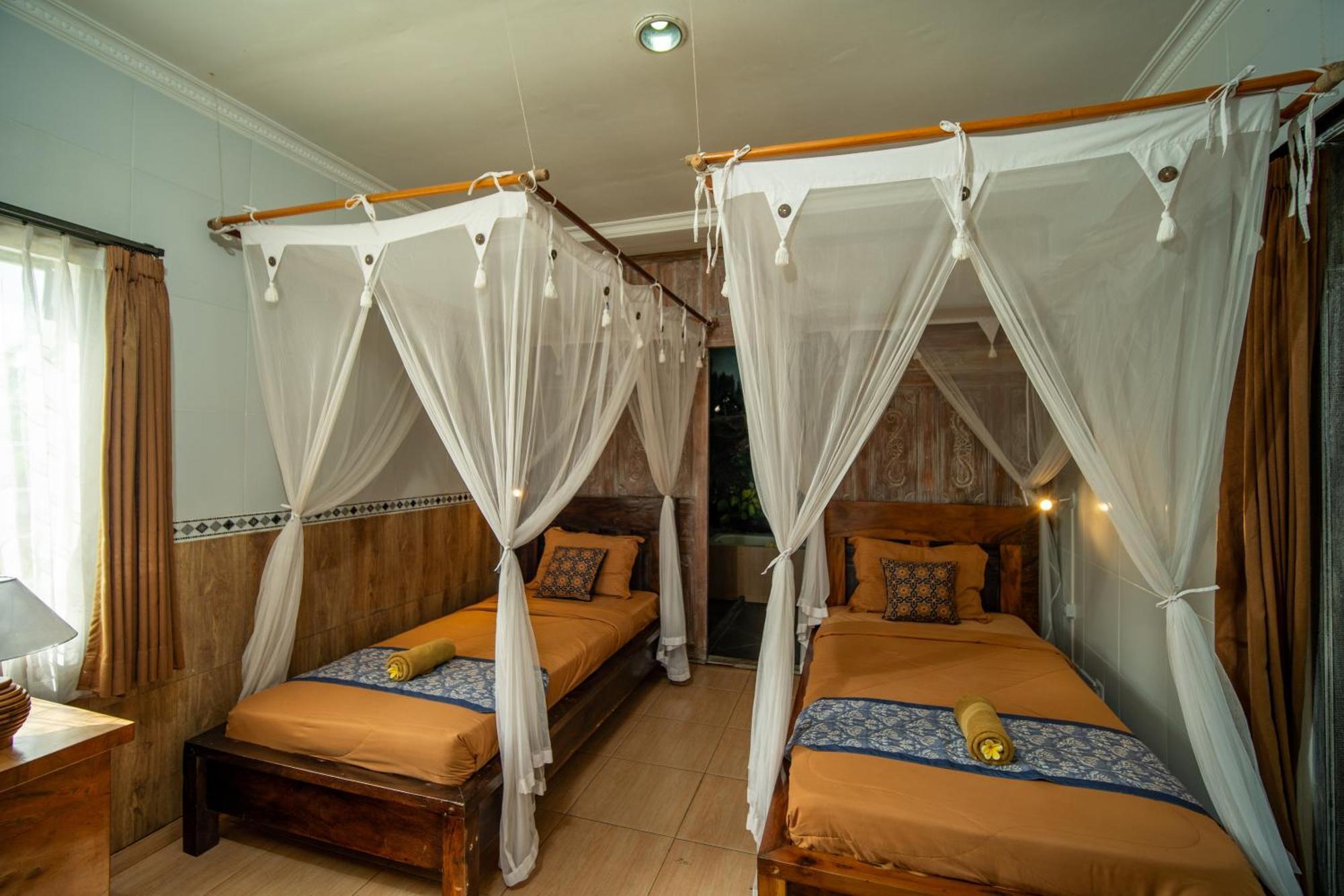 Kubu Sari Guest house *